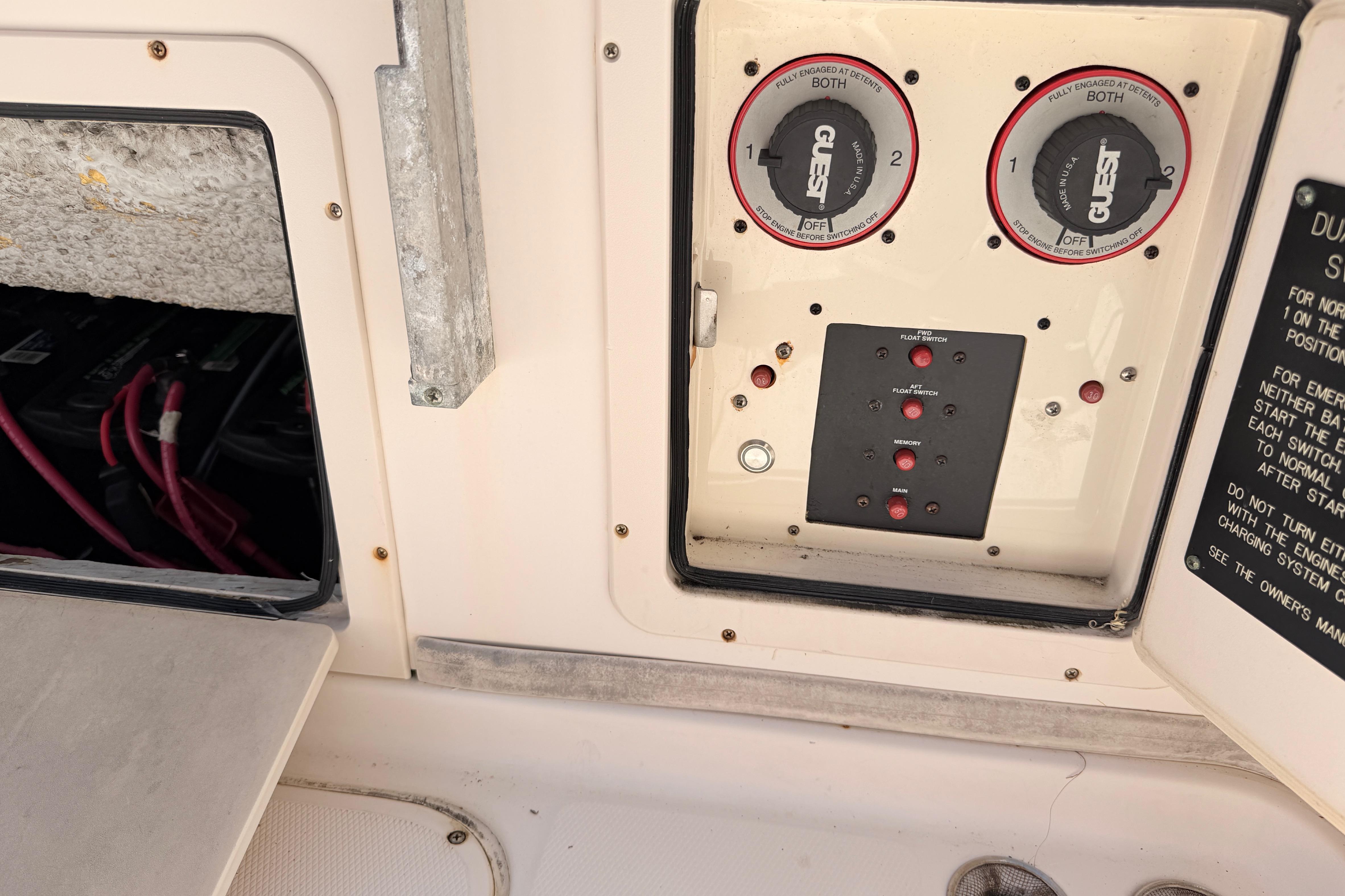 2006 Grady-White Sailfish 282 boat battery switches and electrical panel.
