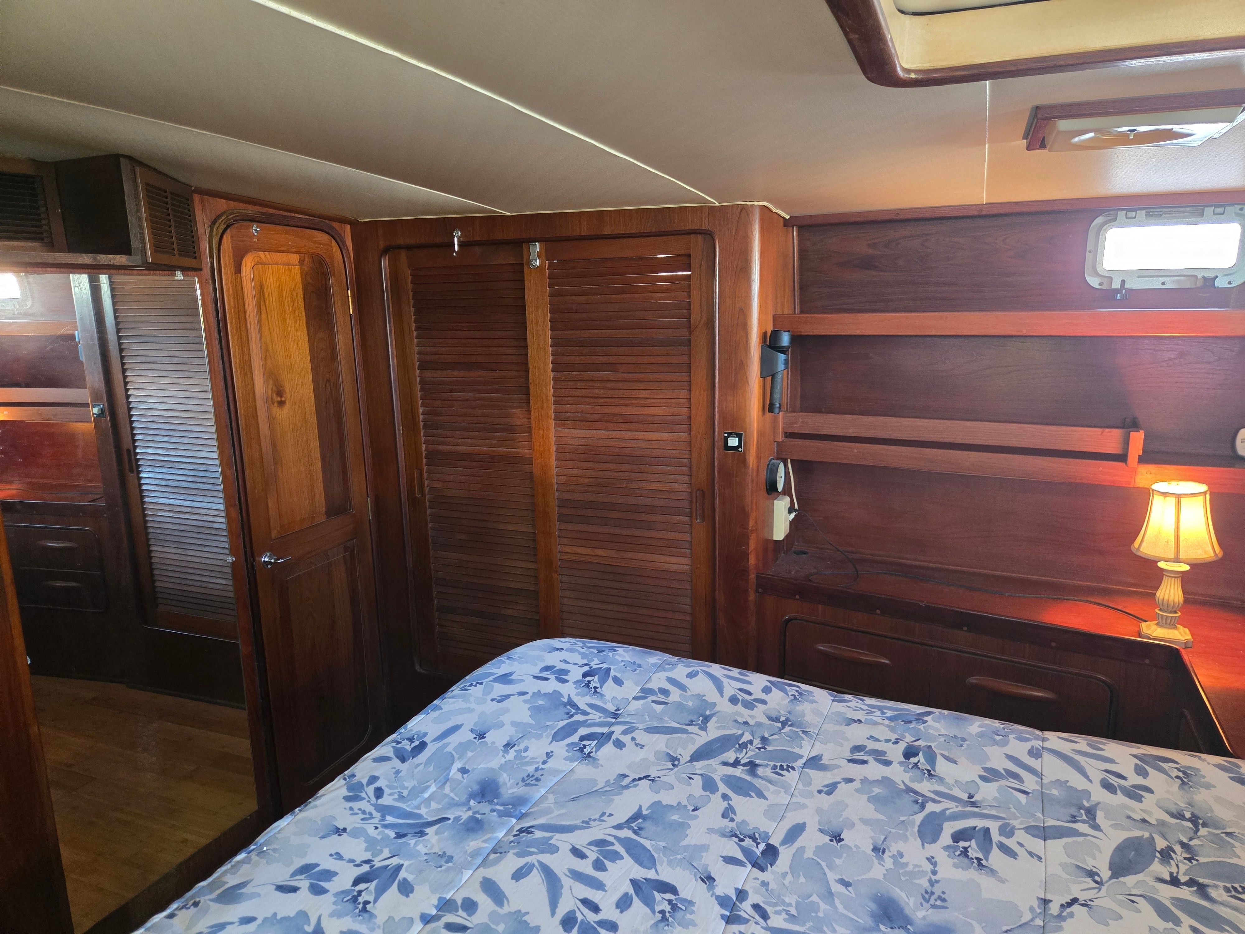 1979 Gulfstar Motor Cruiser - 33