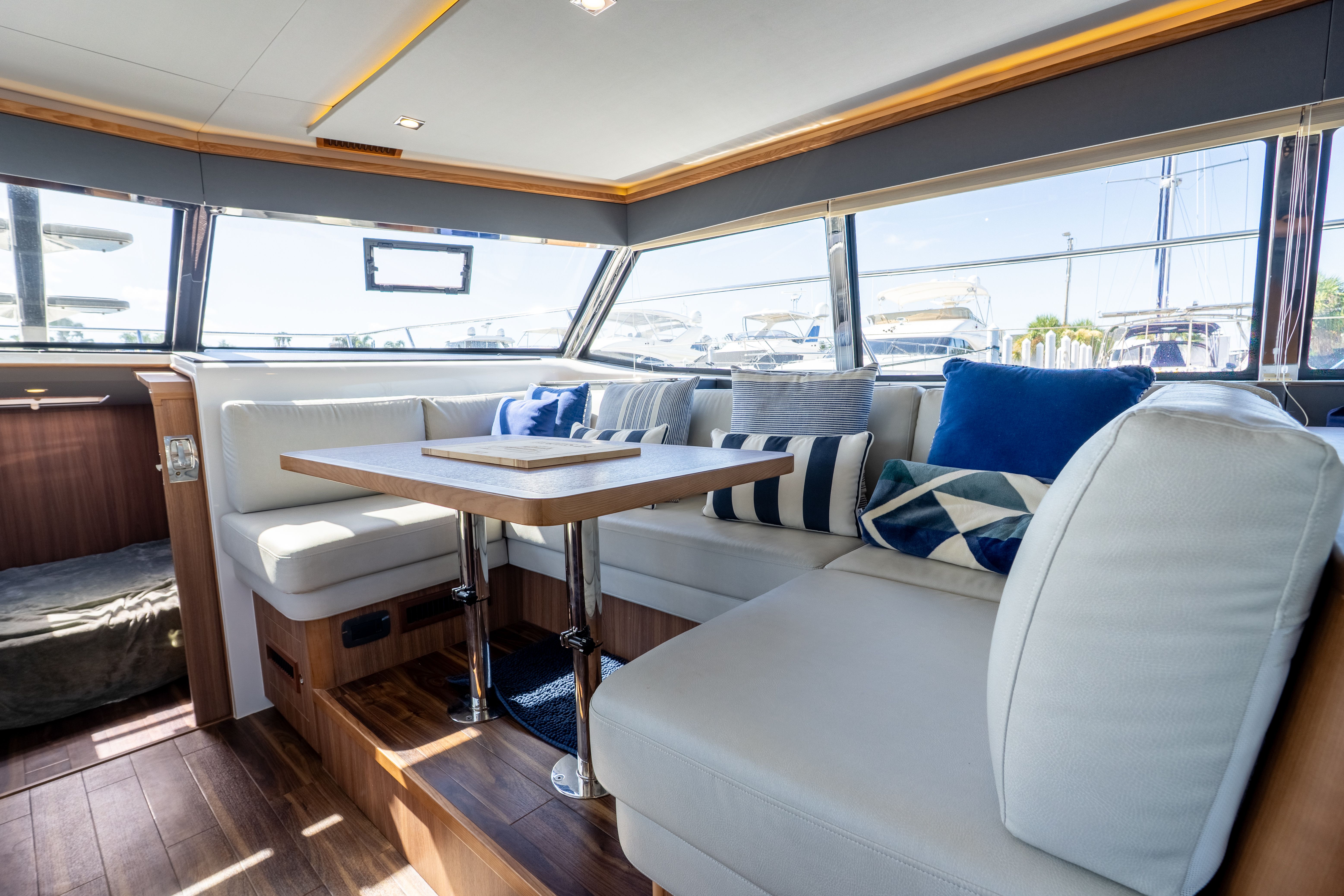 2025 Aquila 42 Yacht - 19