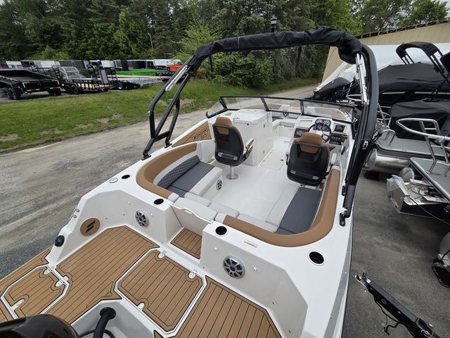 2026 Starcraft SVX 230 DC OB w/250hp and Trailer - 8