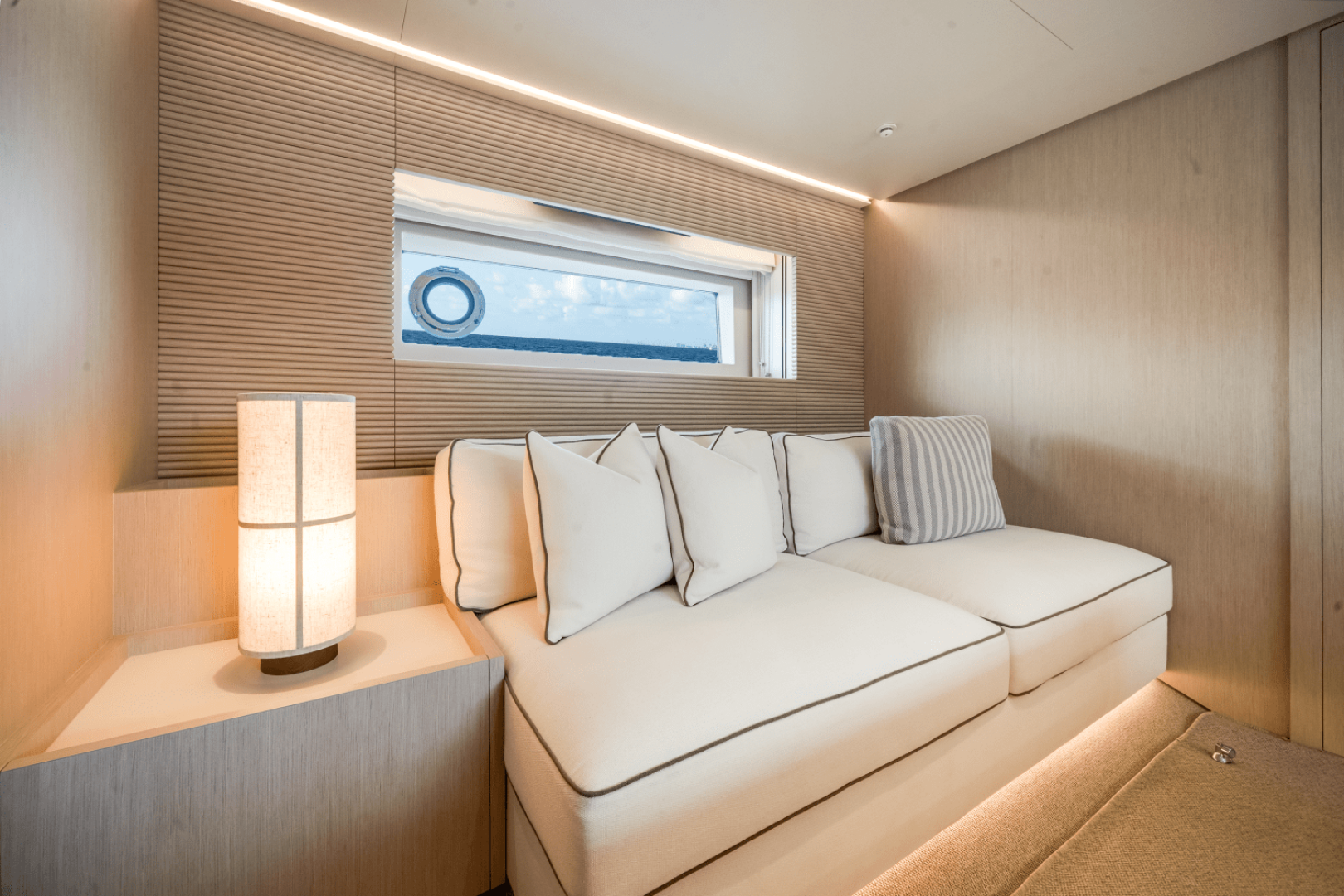 2025 Azimut Seadeck 6 - Image 43
