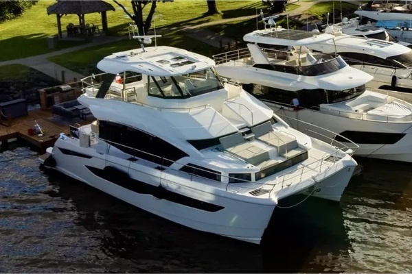 2024 Aquila 54 YACHT