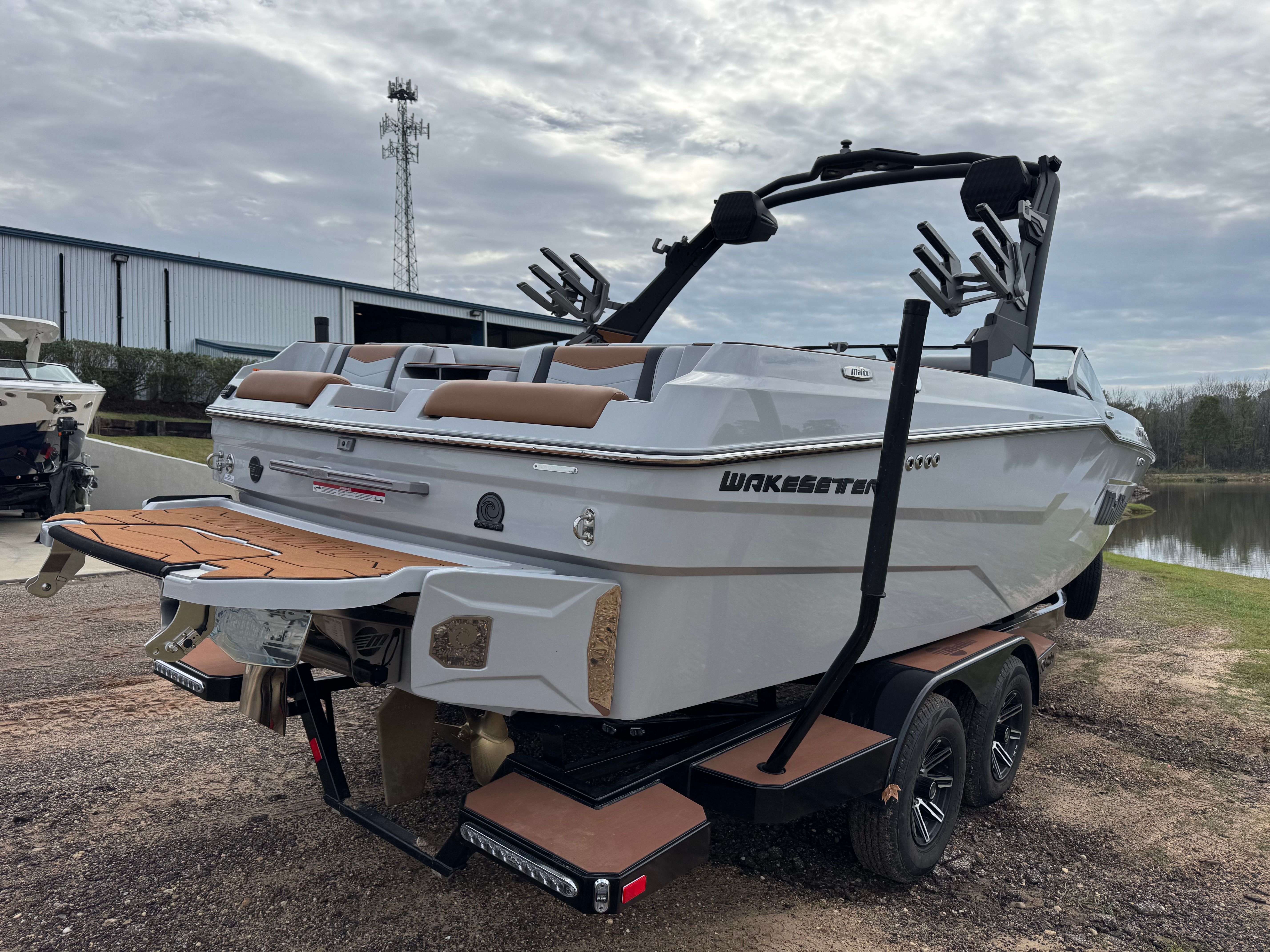 2026 MALIBU 23 MXZ - Image 6