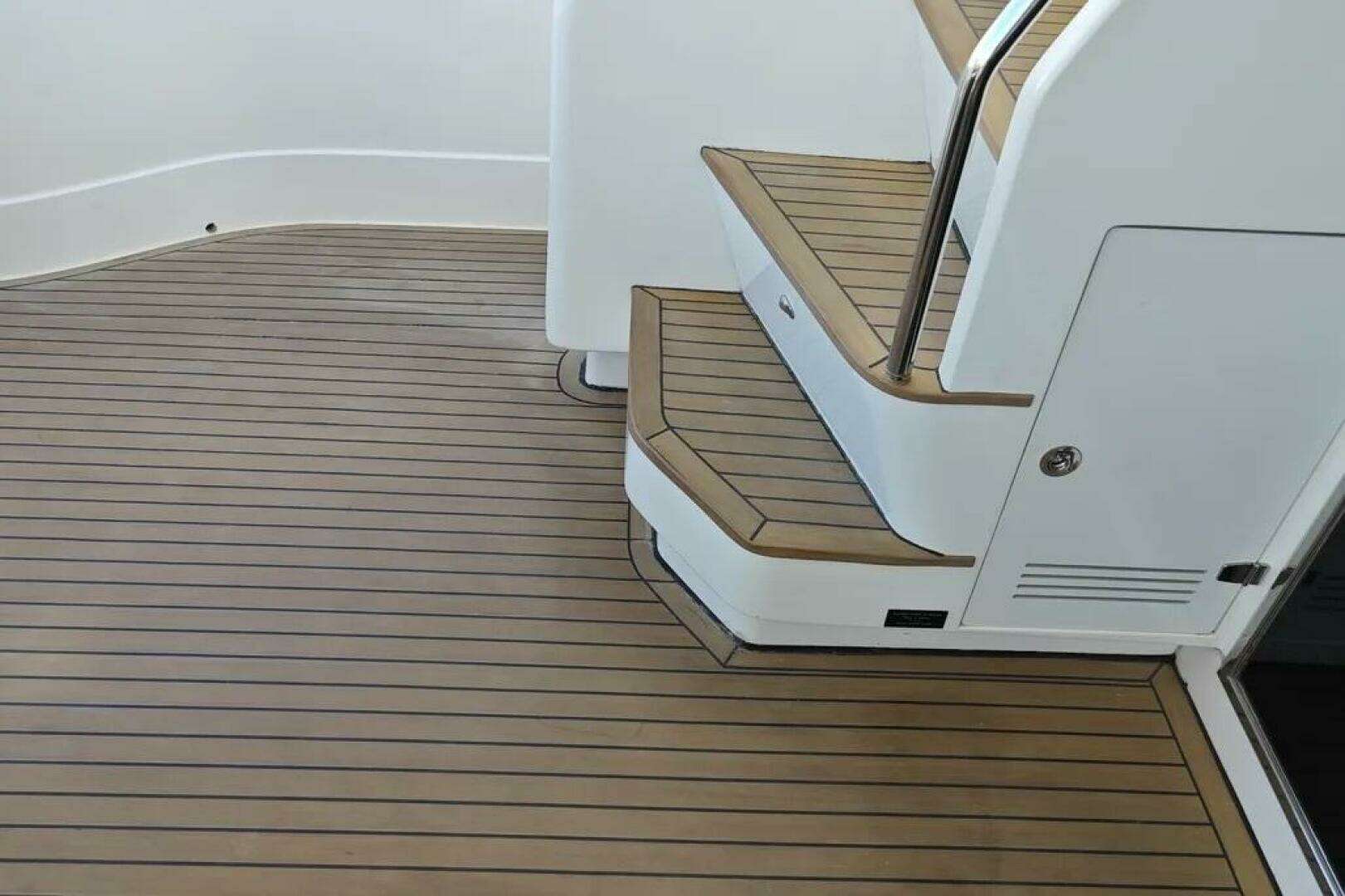 2002 Ferretti Yachts 720 - Image 17