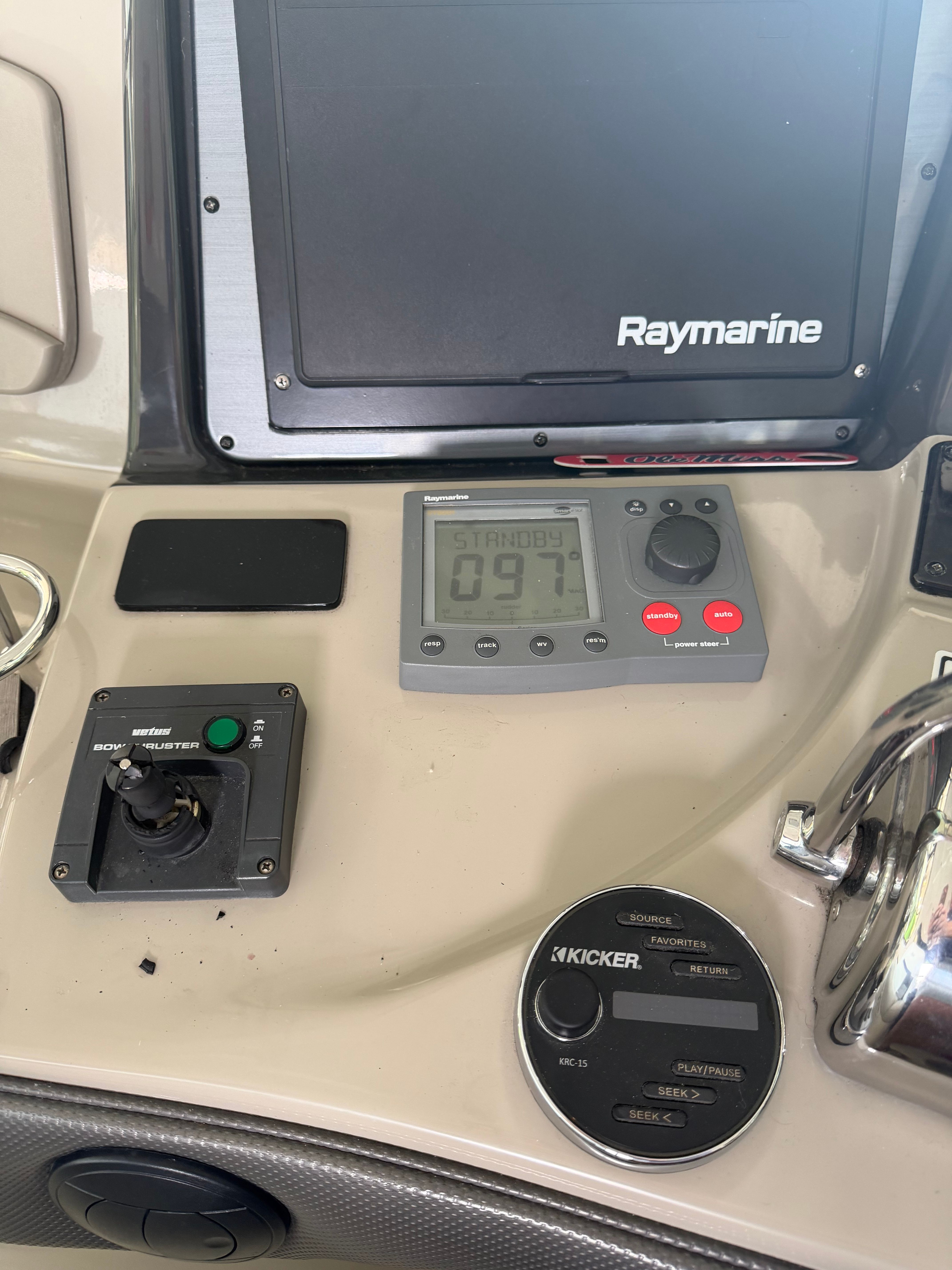 Dashboard of a Sea Ray 420DA with Raymarine device.