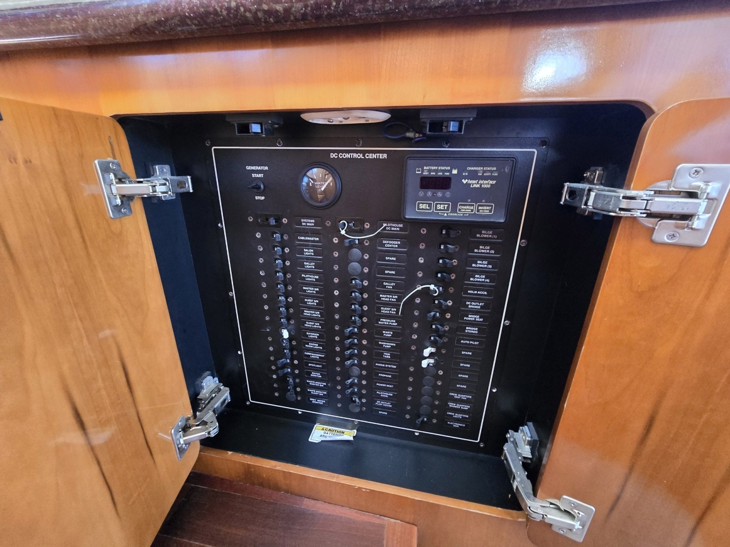 2001 Carver 570 Voyager Pilothouse - Image 24