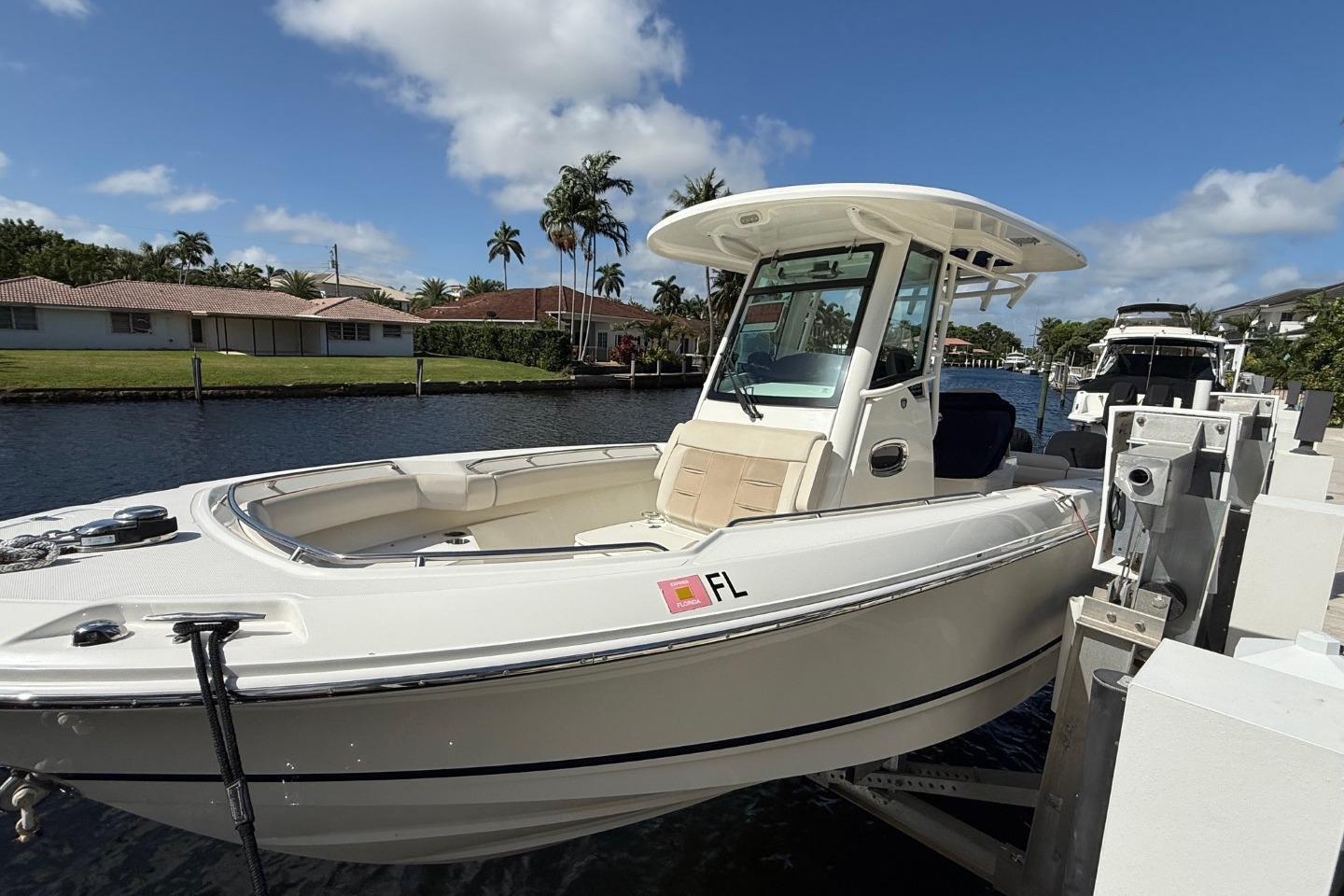 2018 Boston Whaler 250 Outrage