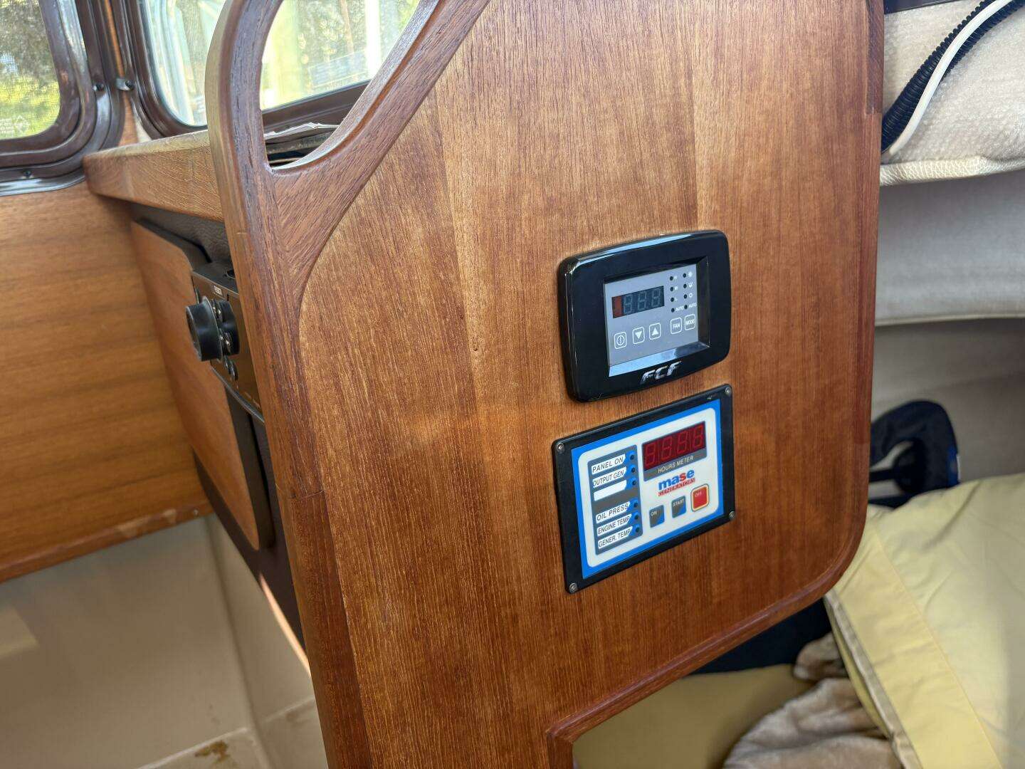 2014 Ranger Tugs R-27 - Image 32