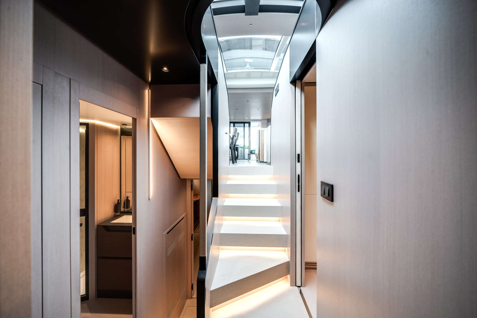 2026 Azimut S8 - Image 38