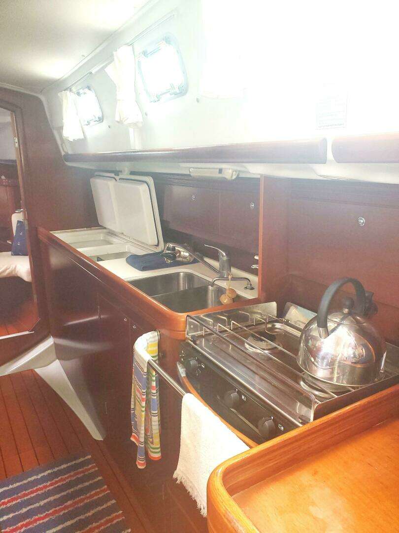 2003 Beneteau Center Cockpit - Image 20