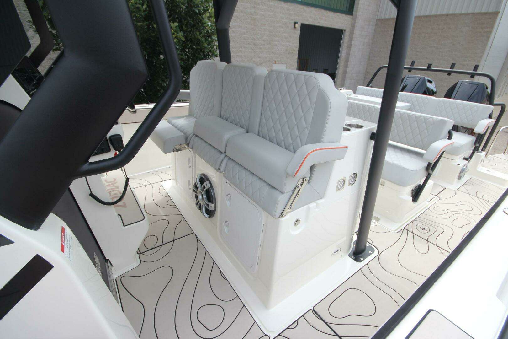 2025 Zodiac X10CC Twin Mercury 400's w/ Joystick - Image 19