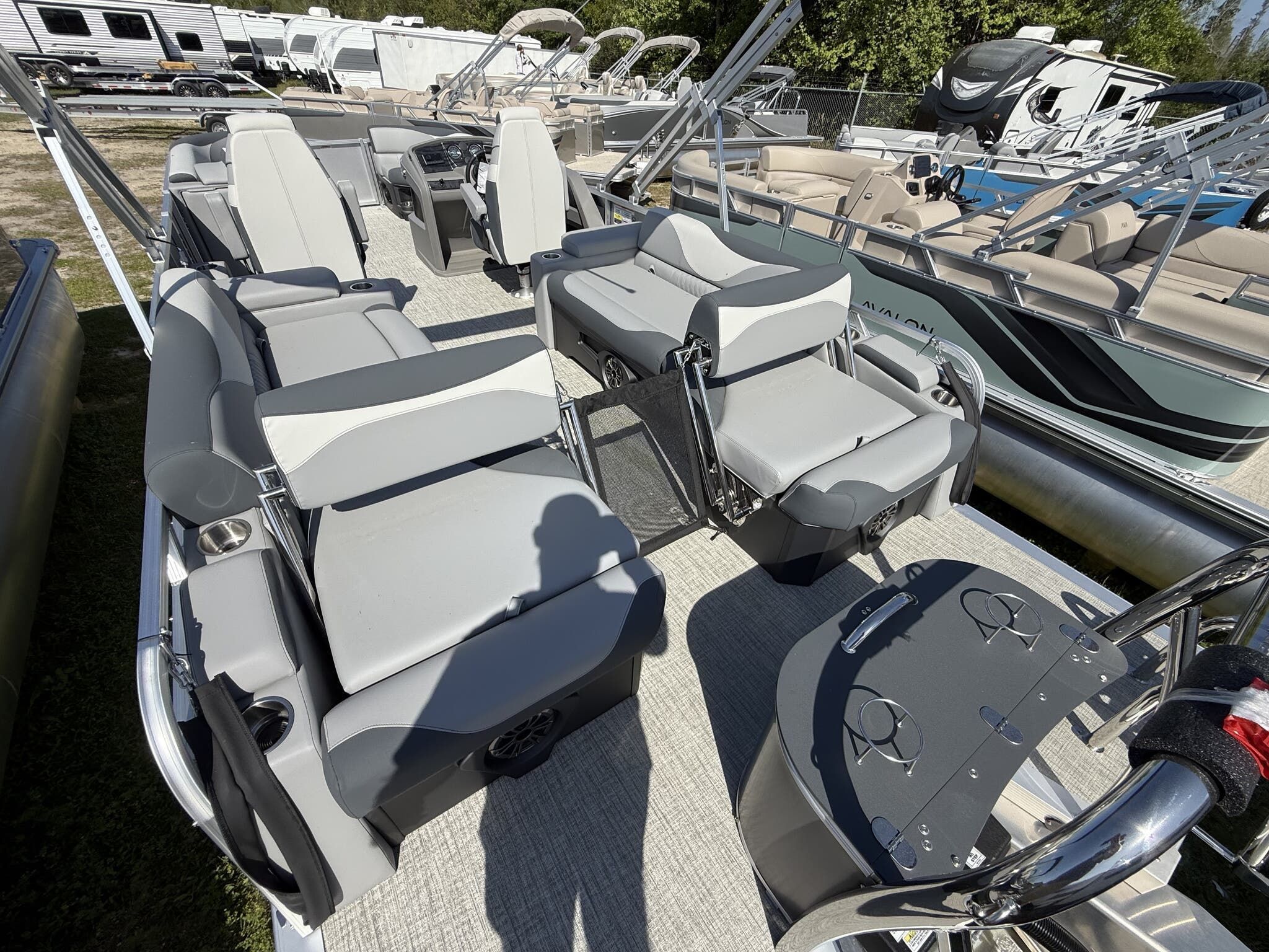 2026 Avalon LSZ 25 QUAD LOUNGER-TRITOON 200HP - 2
