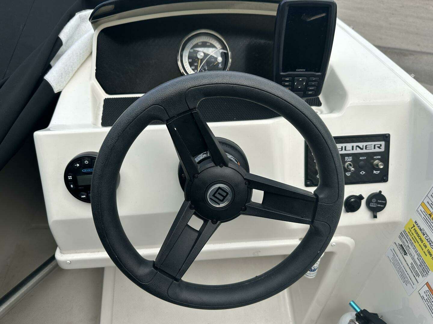 2023 Bayliner M17 - Image 15