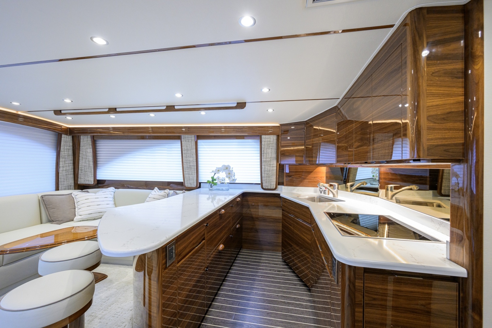 2024 Viking 54 Convertible - Image 10