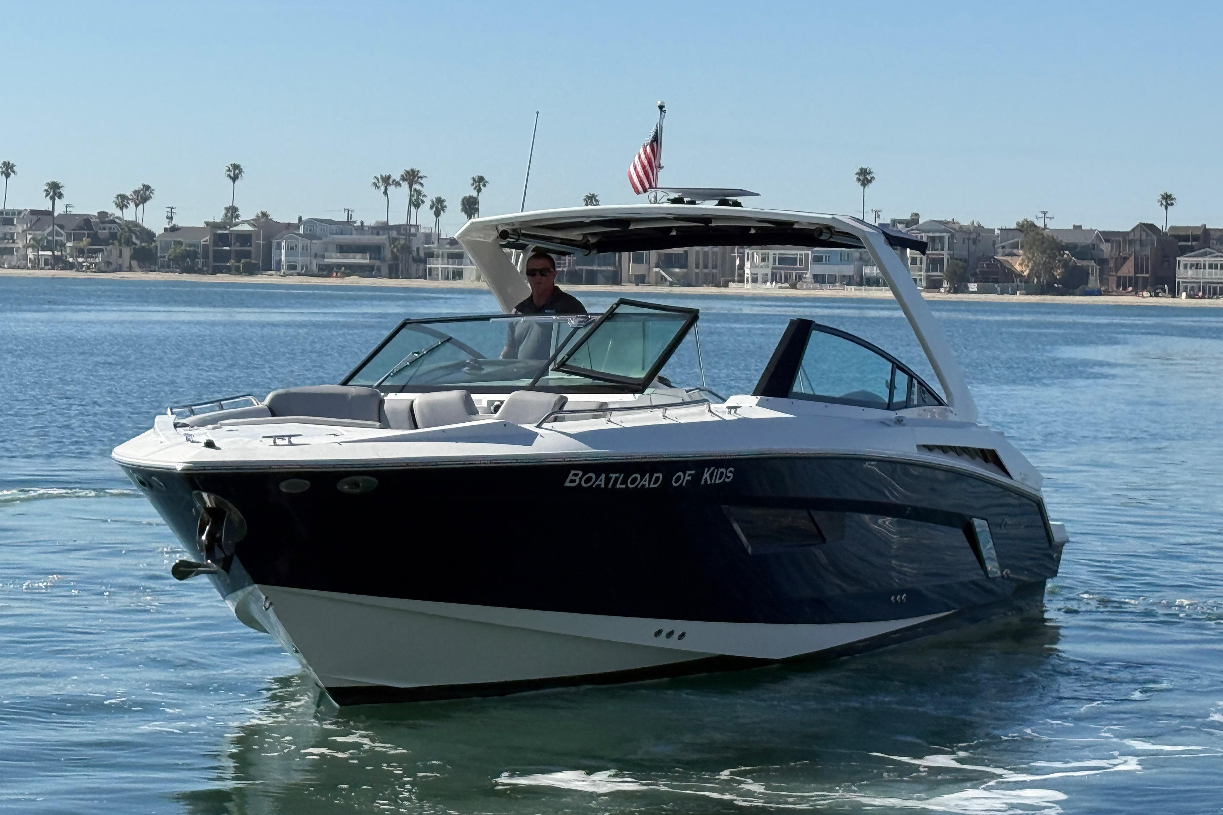 2015 Cruisers Yachts 338 Bow Rider
