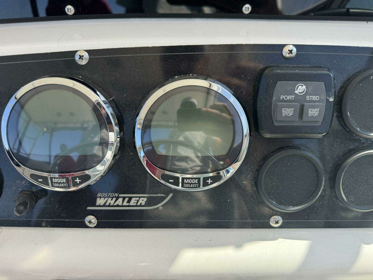 1999 Boston Whaler 28 Conquest - Image 35