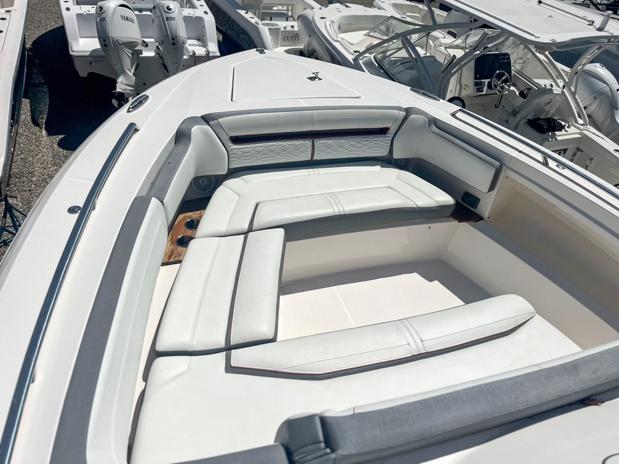 2019 TIARA YACHTS 38 LS - Image 24