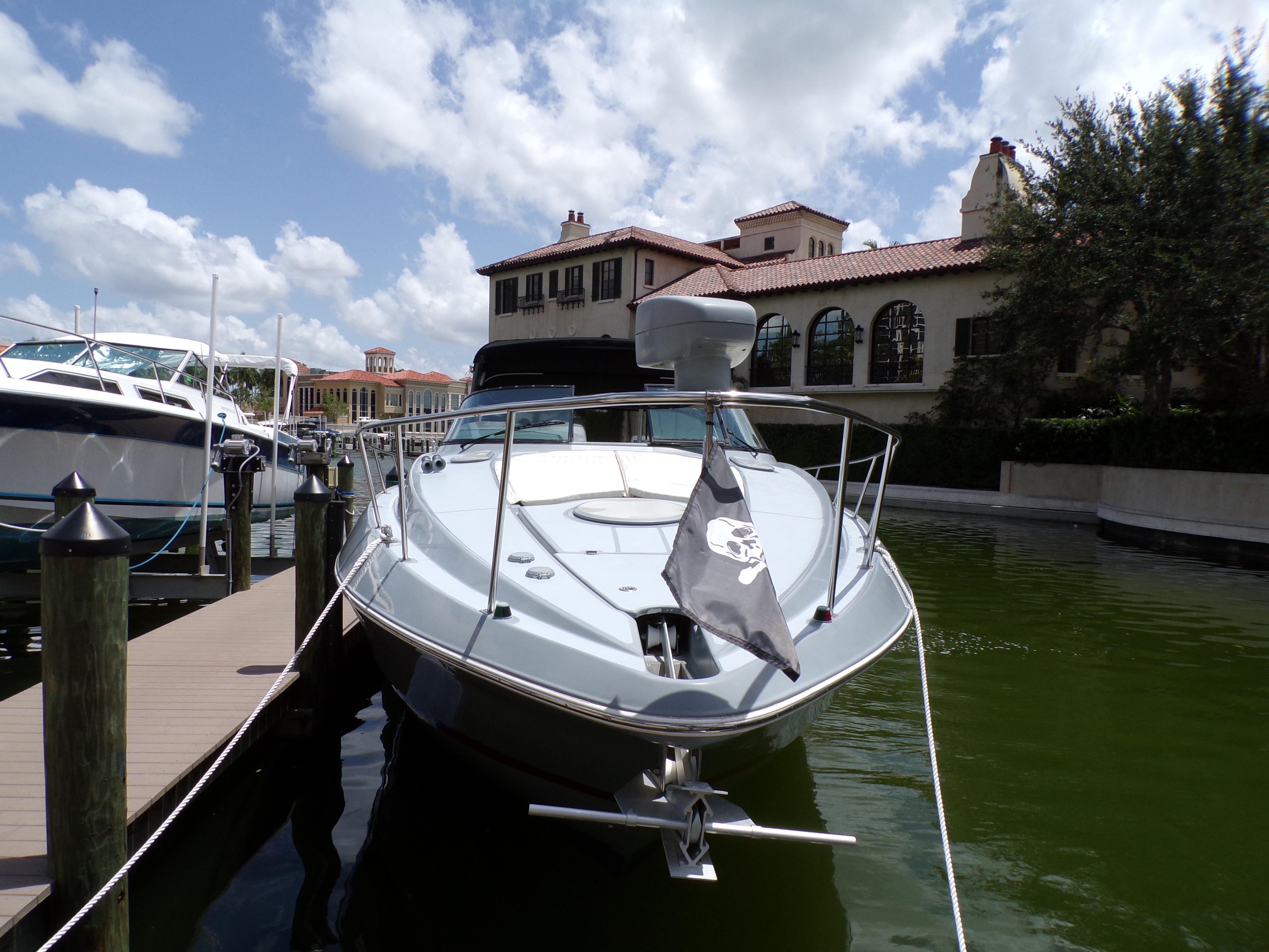 2005-Cruisers-Yachts-370-Express-MarineMax-Naples