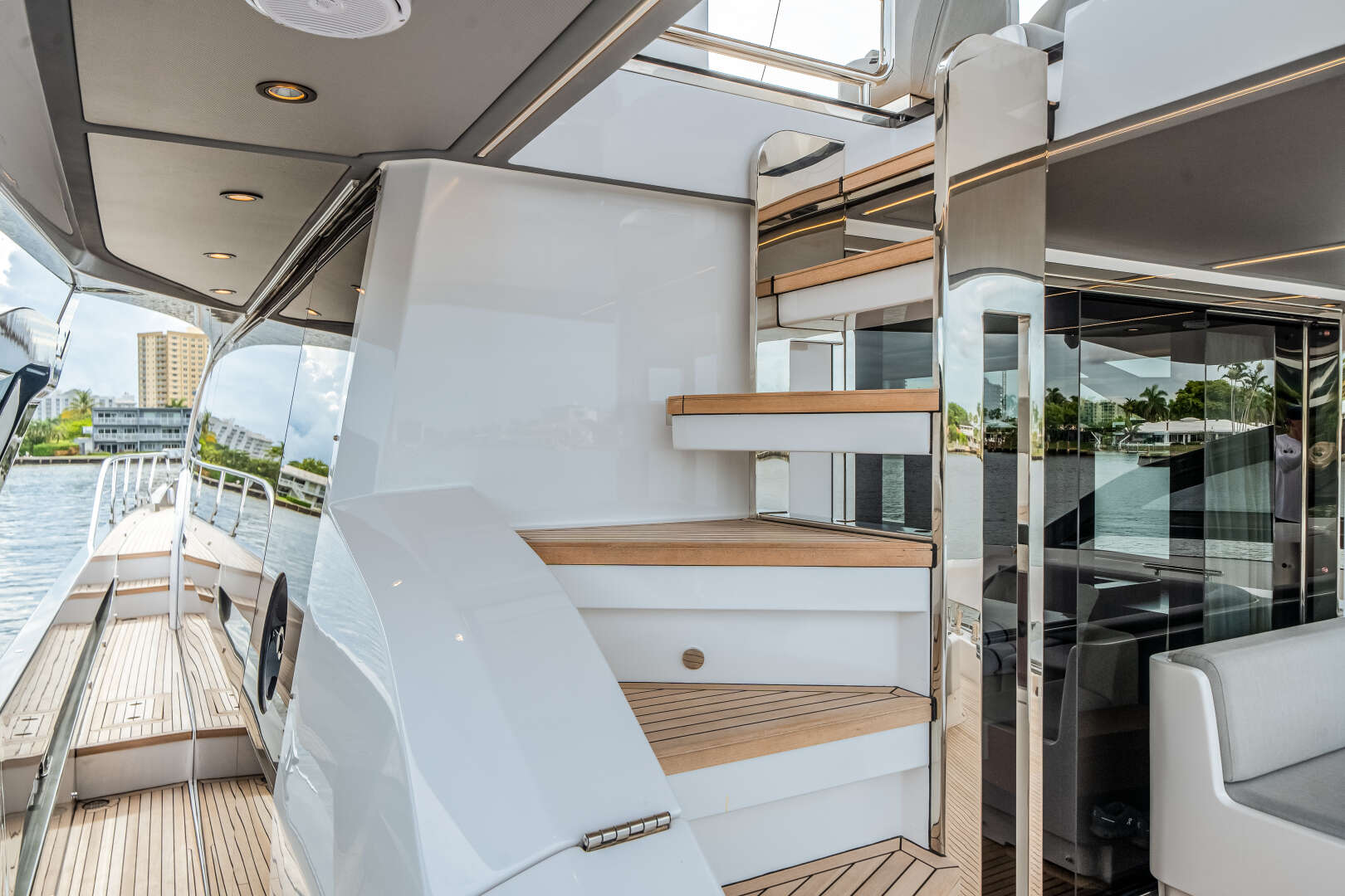 2026 Azimut S8 - Image 16