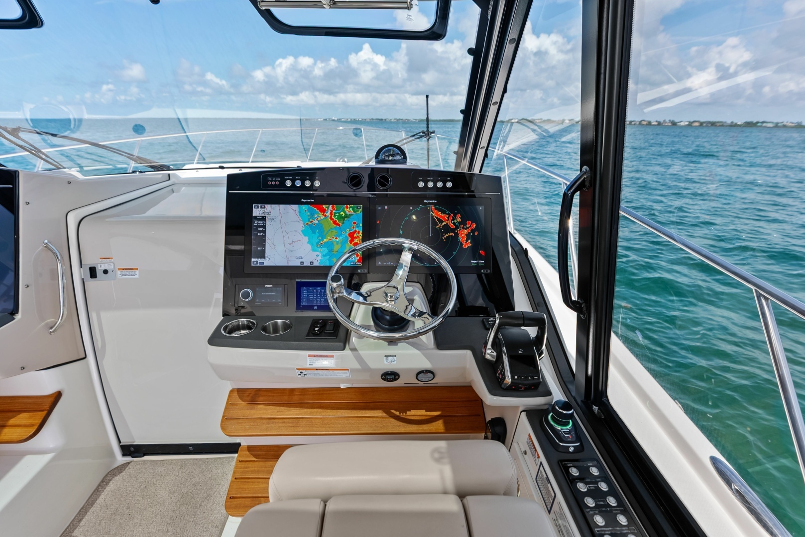 2023 Boston Whaler 405 Conquest - Image 21