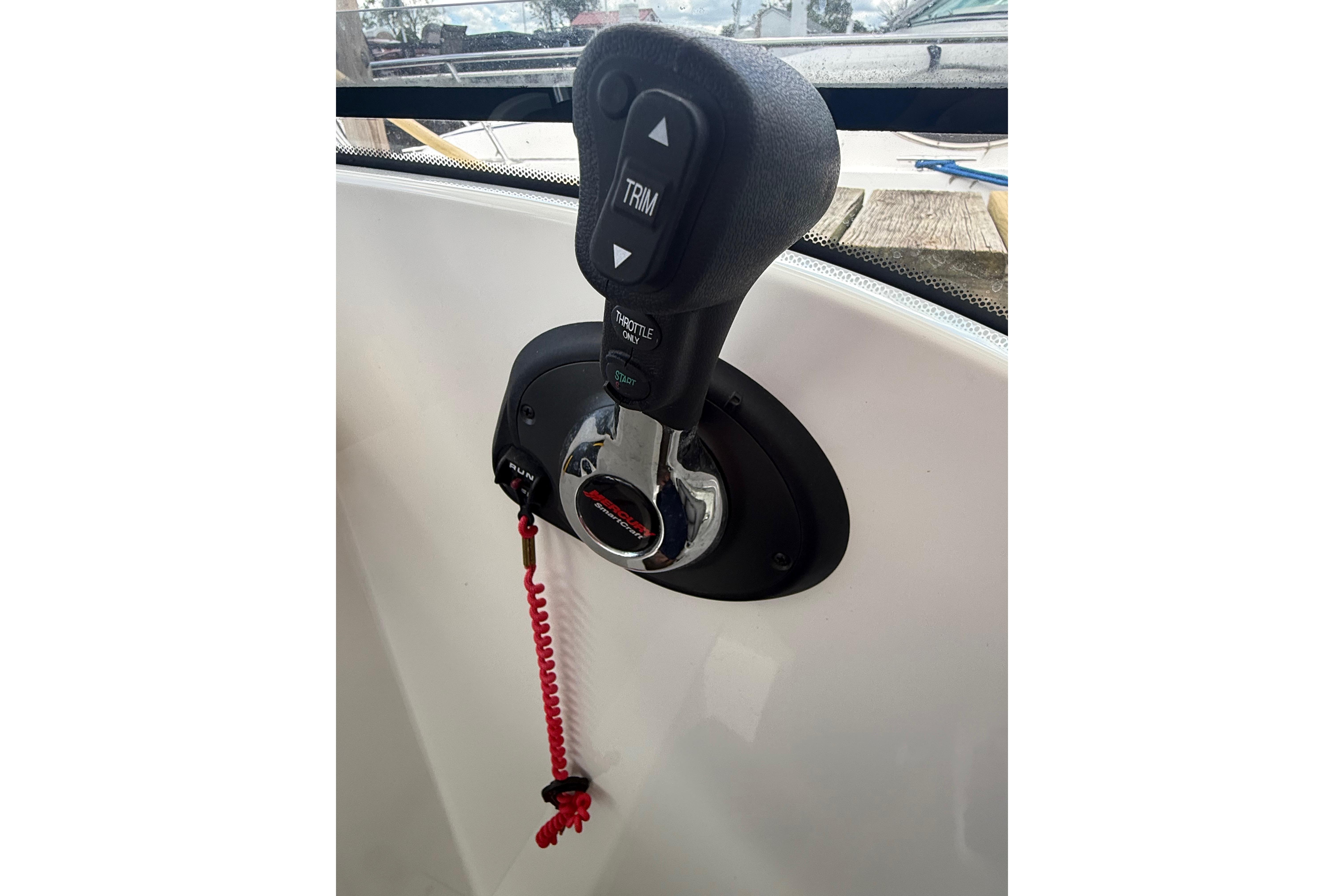 Throttle control of 2019 Beneteau Antares 23 boat with safety lanyard.
