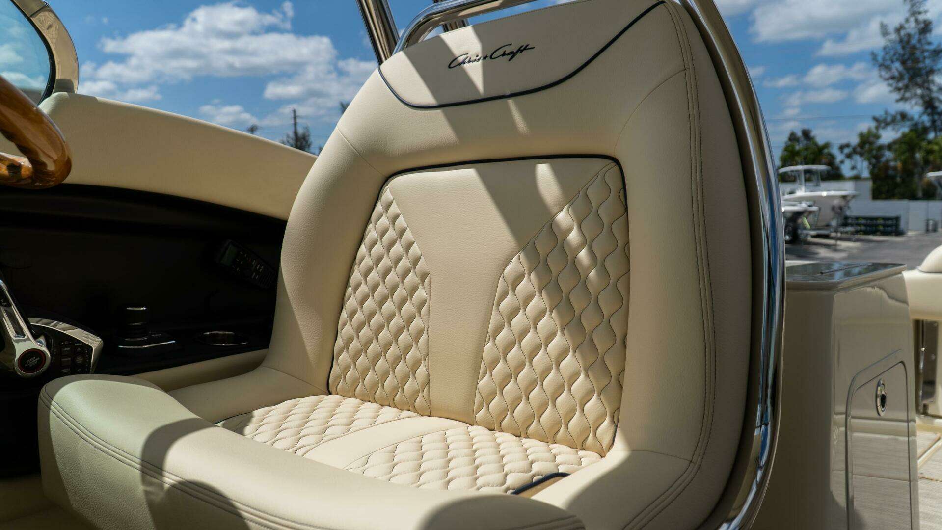 2025 Chris-Craft Calypso - Image 35