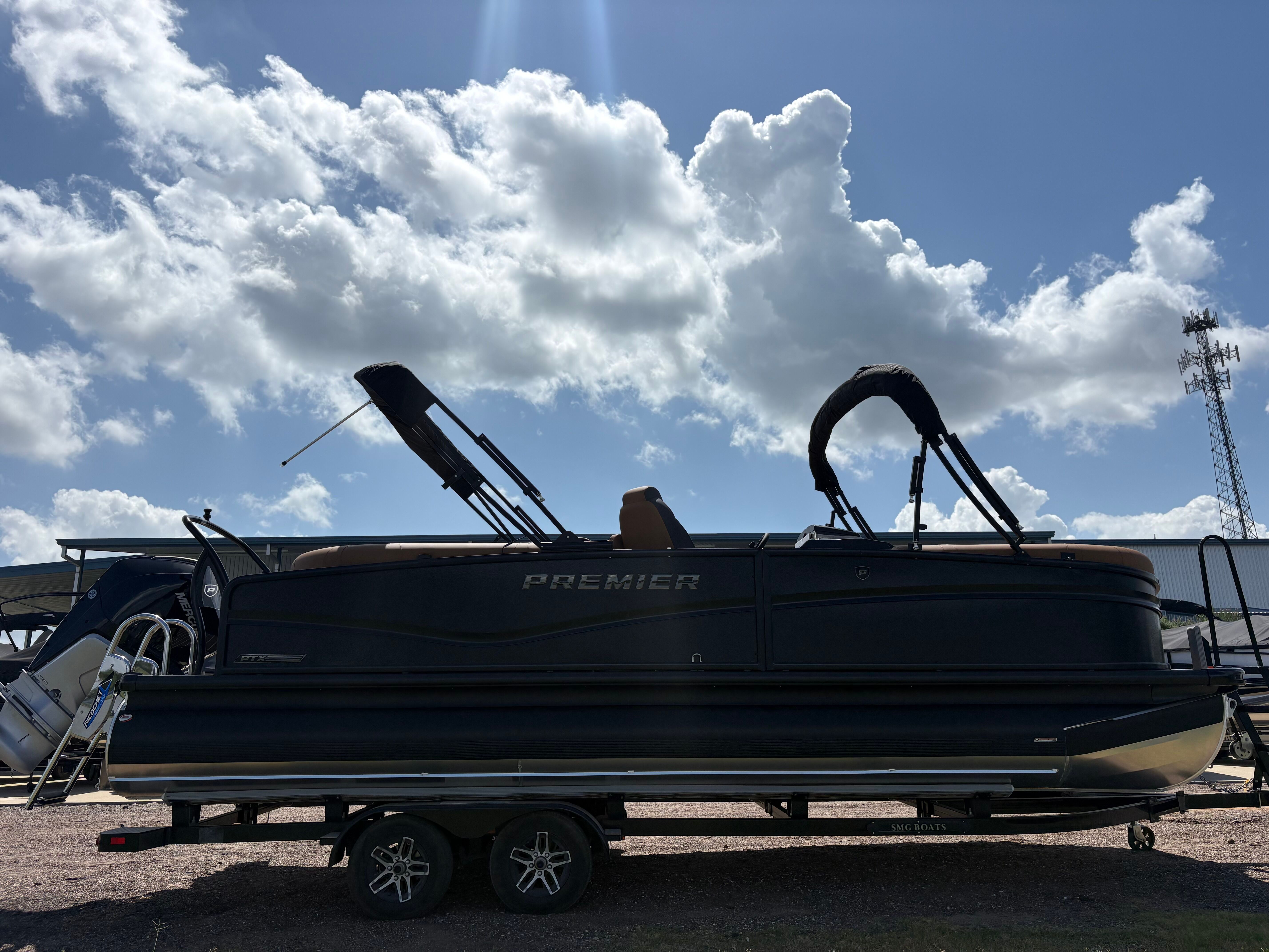 2027 PREMIER 230 SOLARIS RF CL - Image 4