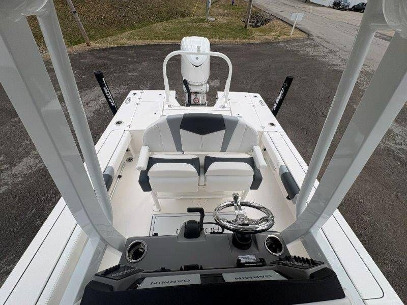 2026 Robalo 246 Cayman - 69