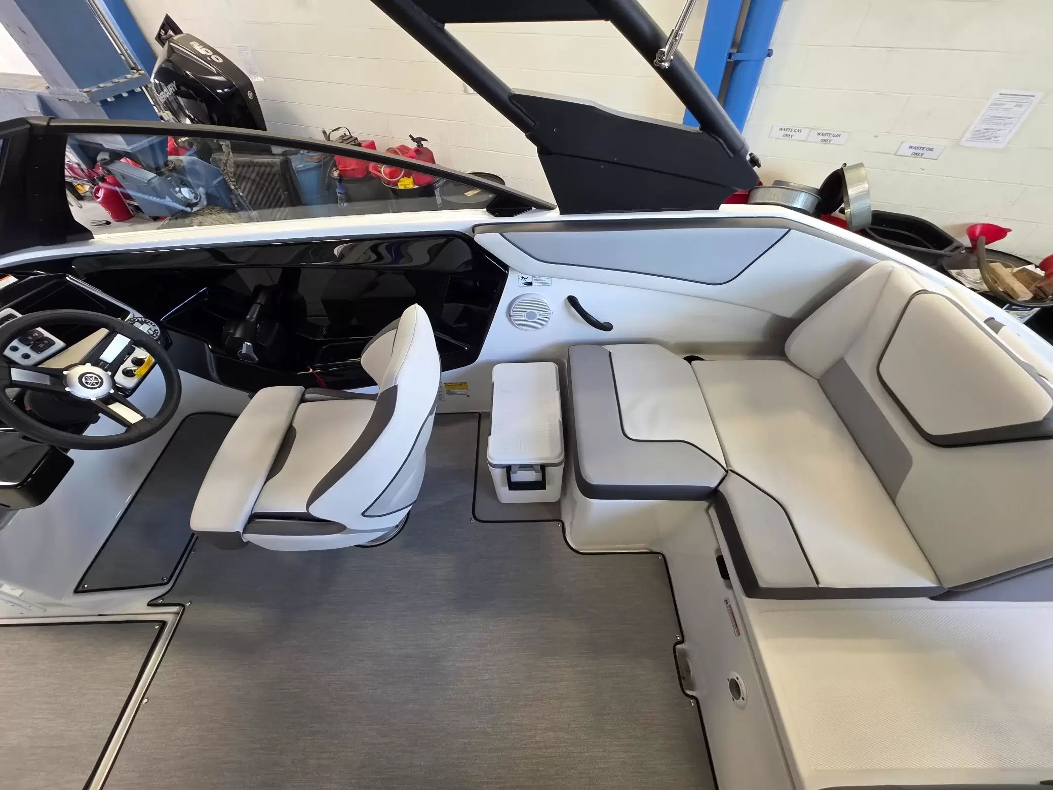 2026 Yamaha Boats AR220 - 11