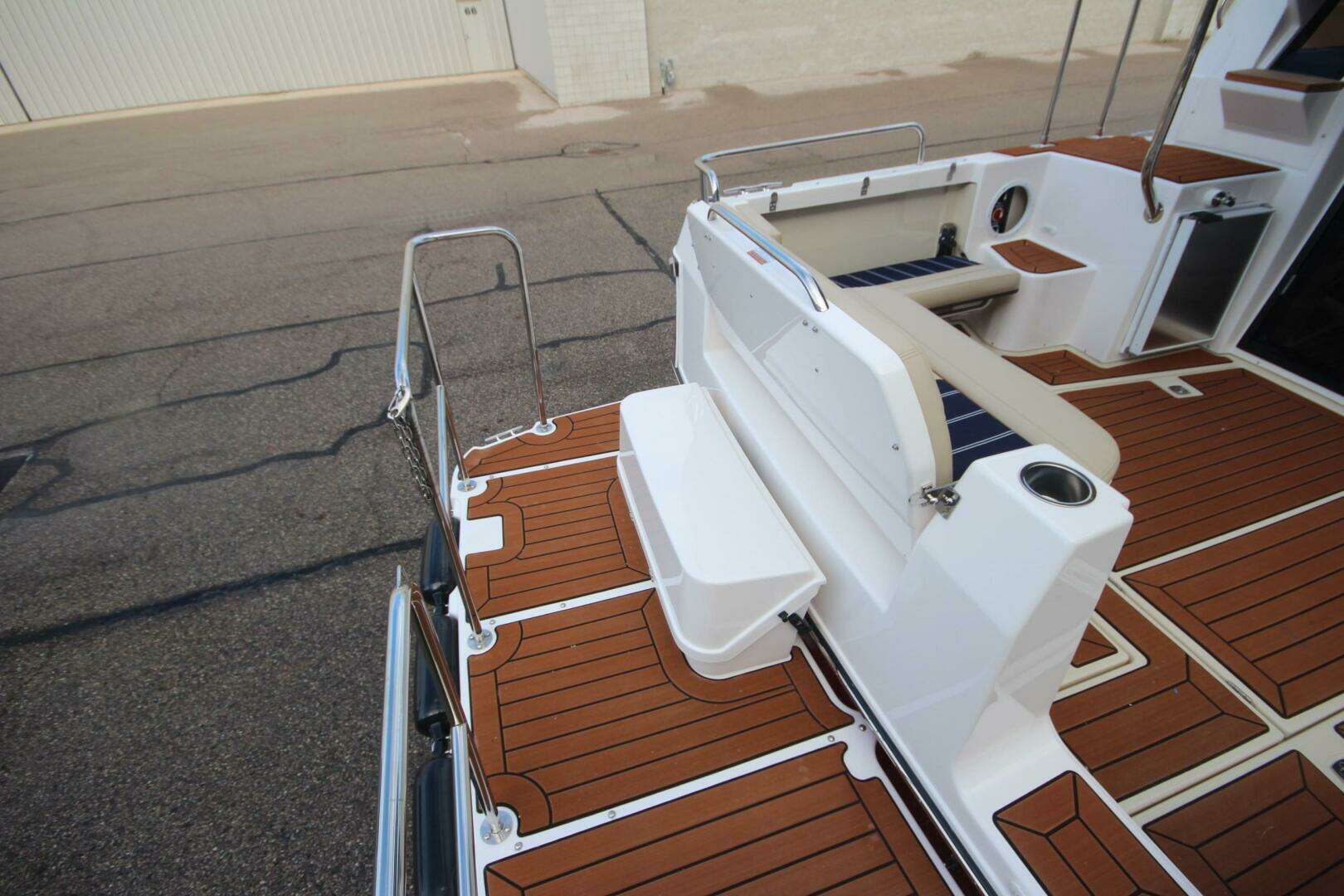 2025 Ranger Tugs R-29 Command Bridge Luxury Edition - Image 9