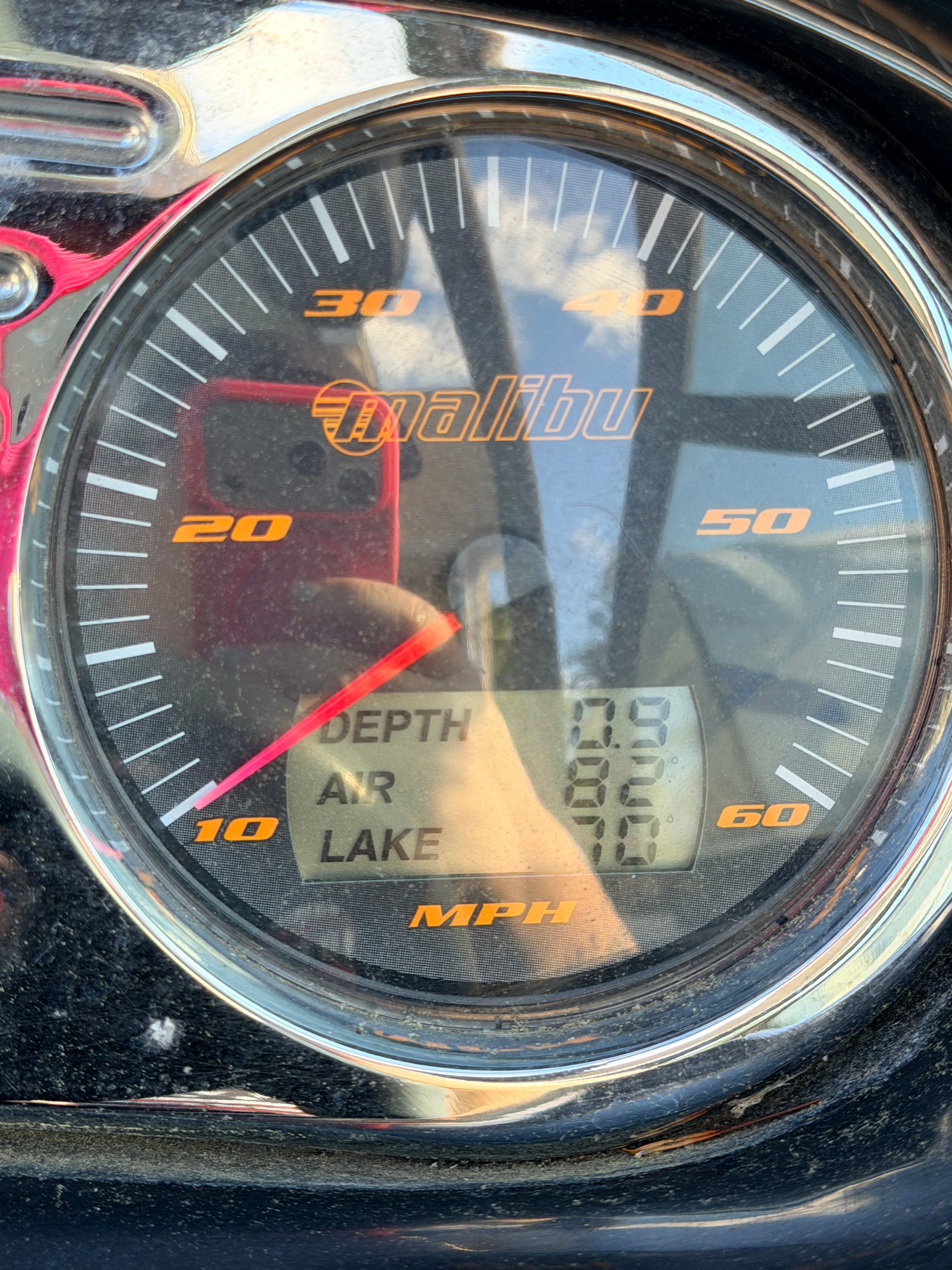 Malibu iRide 2006 speedometer displaying speed and temperature readings.