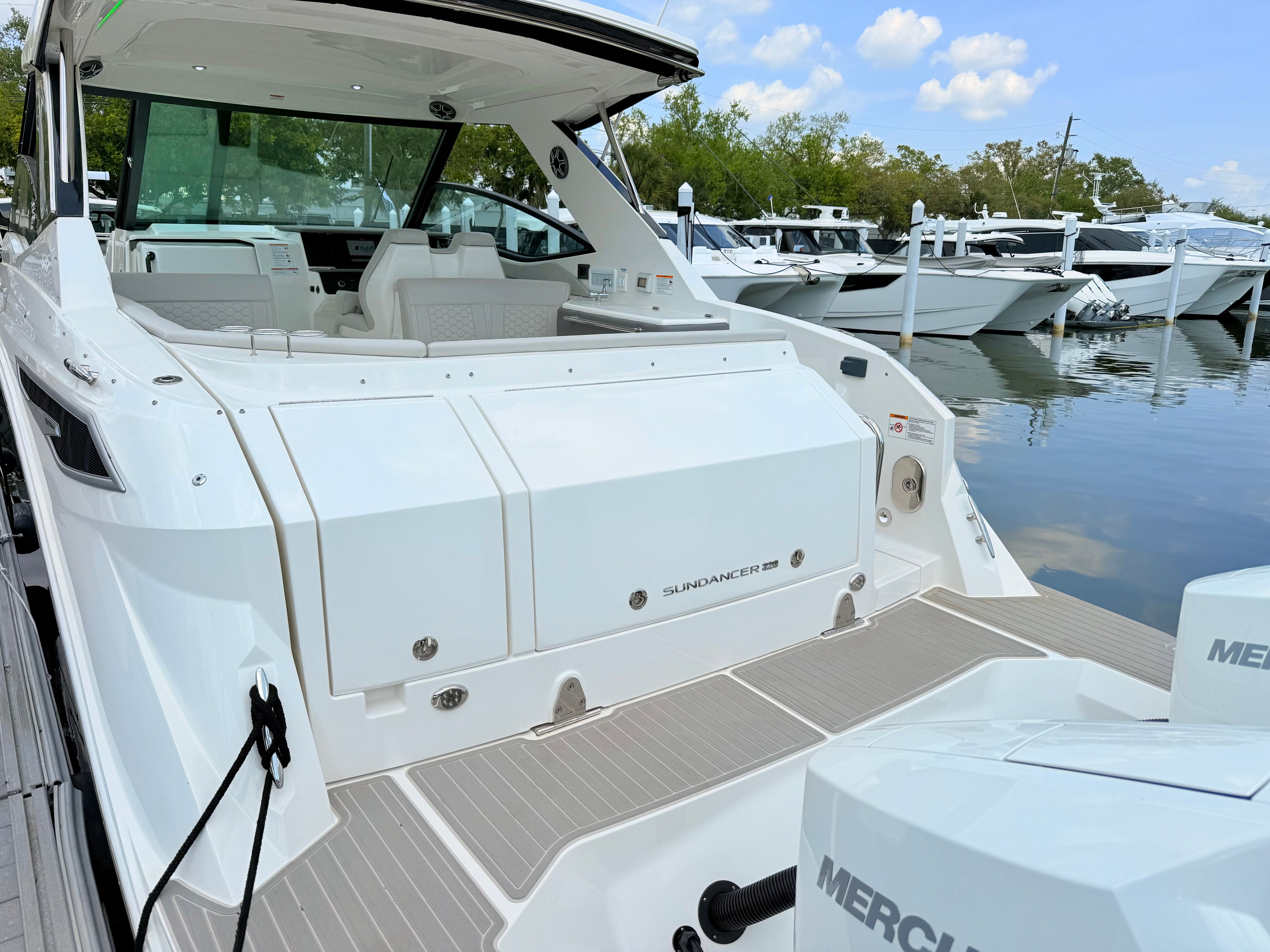 2026 Sea Ray Sundancer 320 Outboard - 23