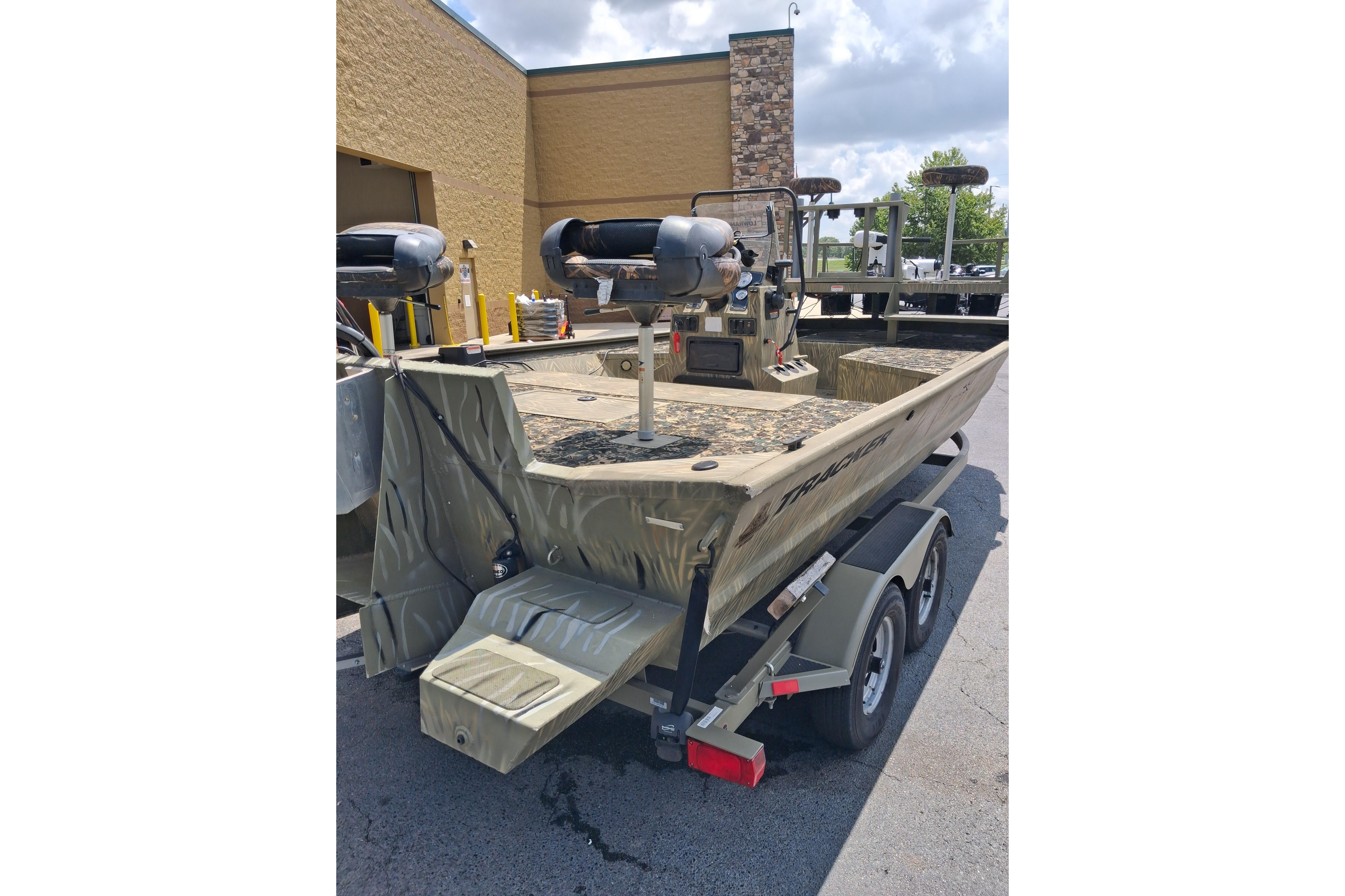 2016 Tracker Grizzly 2072 CC Sportsman boat on trailer, parked outdoors.