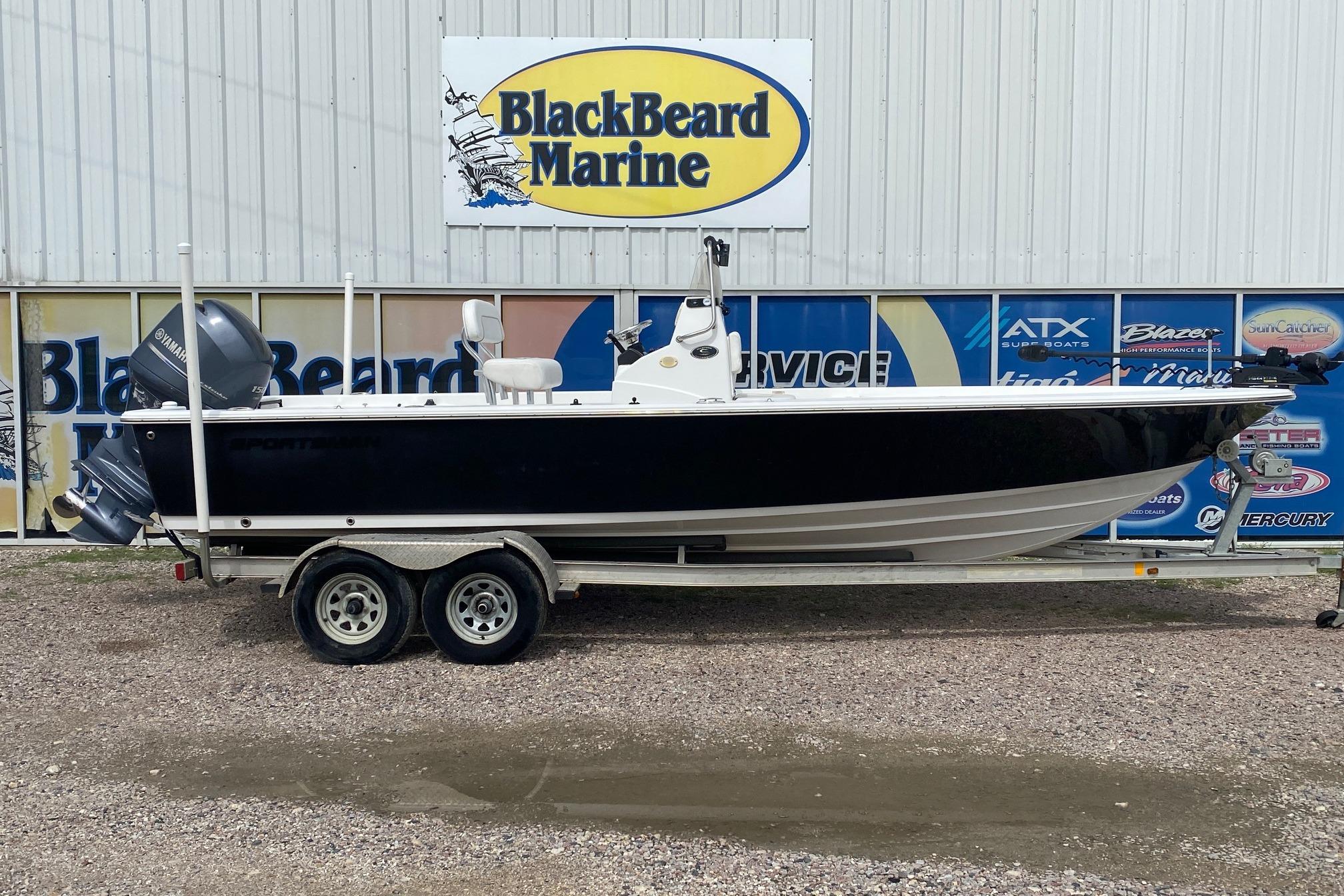 2013 Sportsman Masters 227 Bay Boat