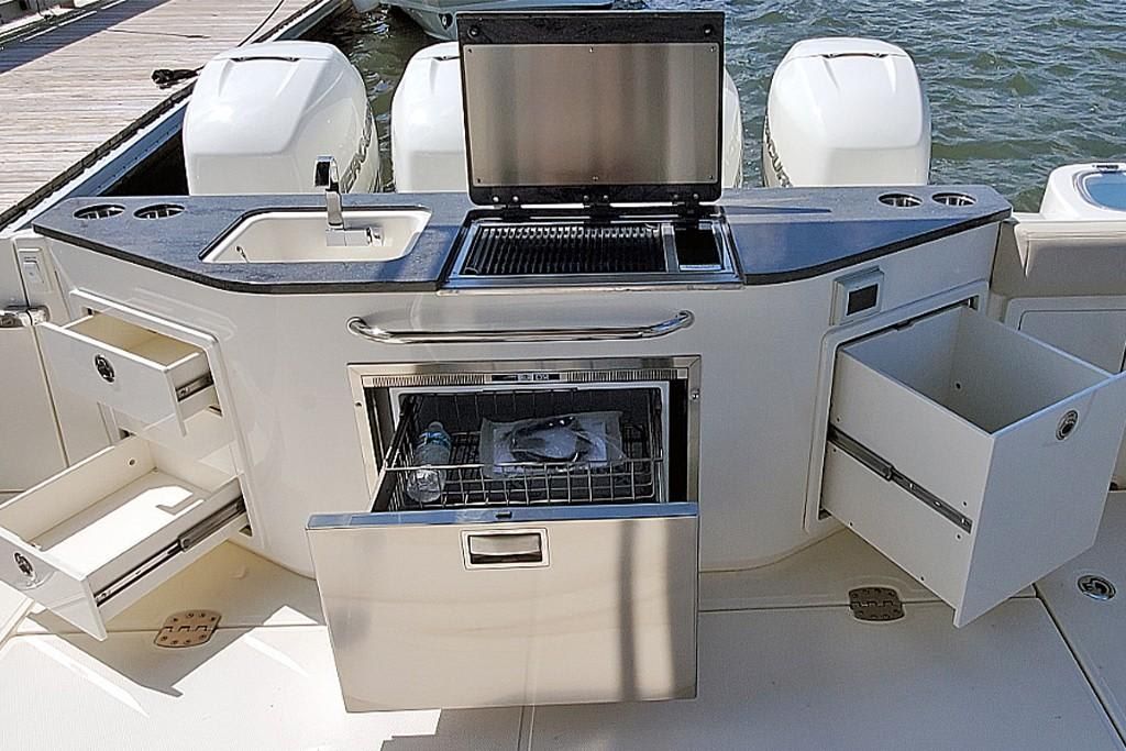 2023-Boston-Whaler-405-Conquest-MarineMax