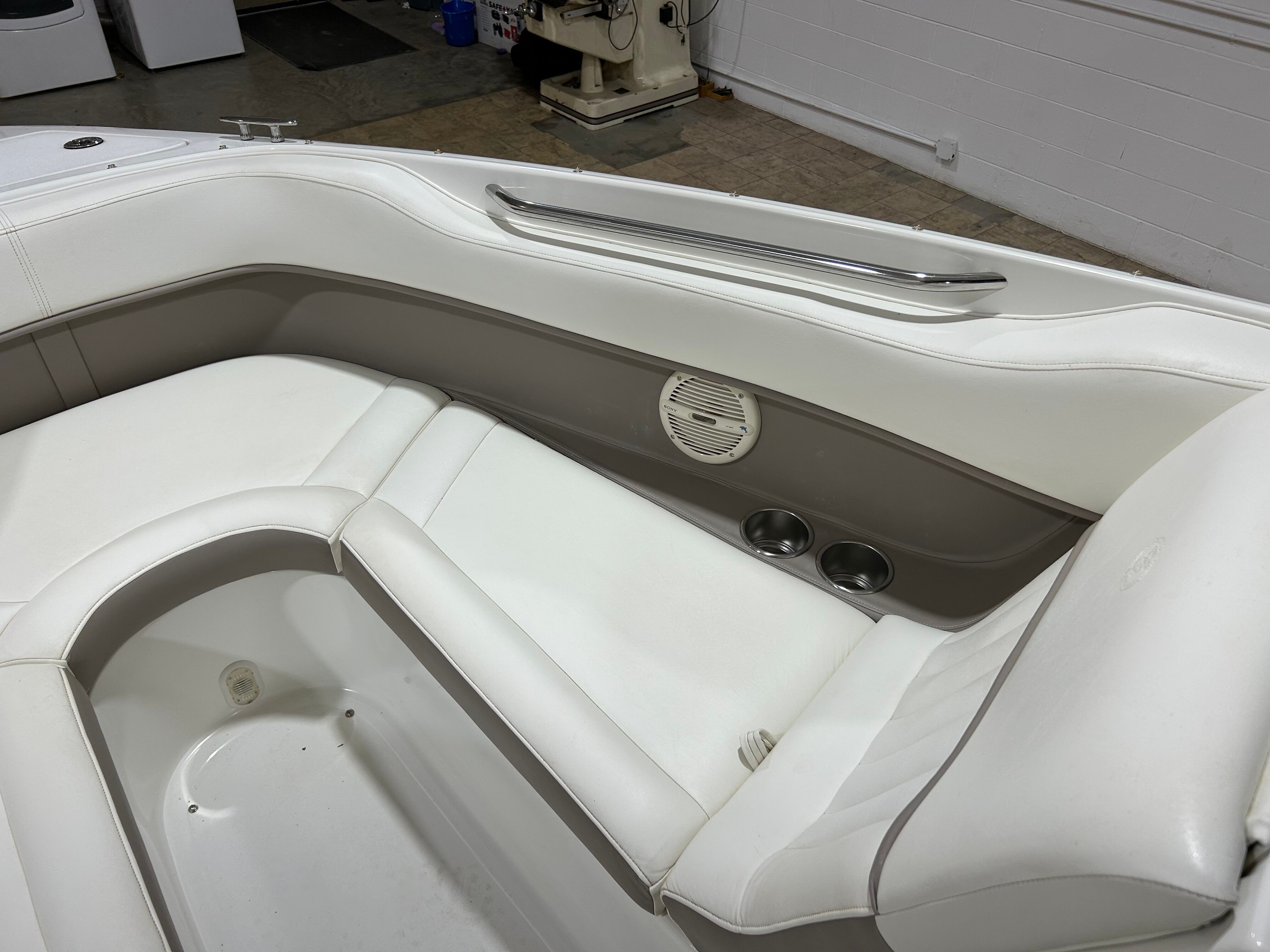2004 COBALT 220 - Image 24