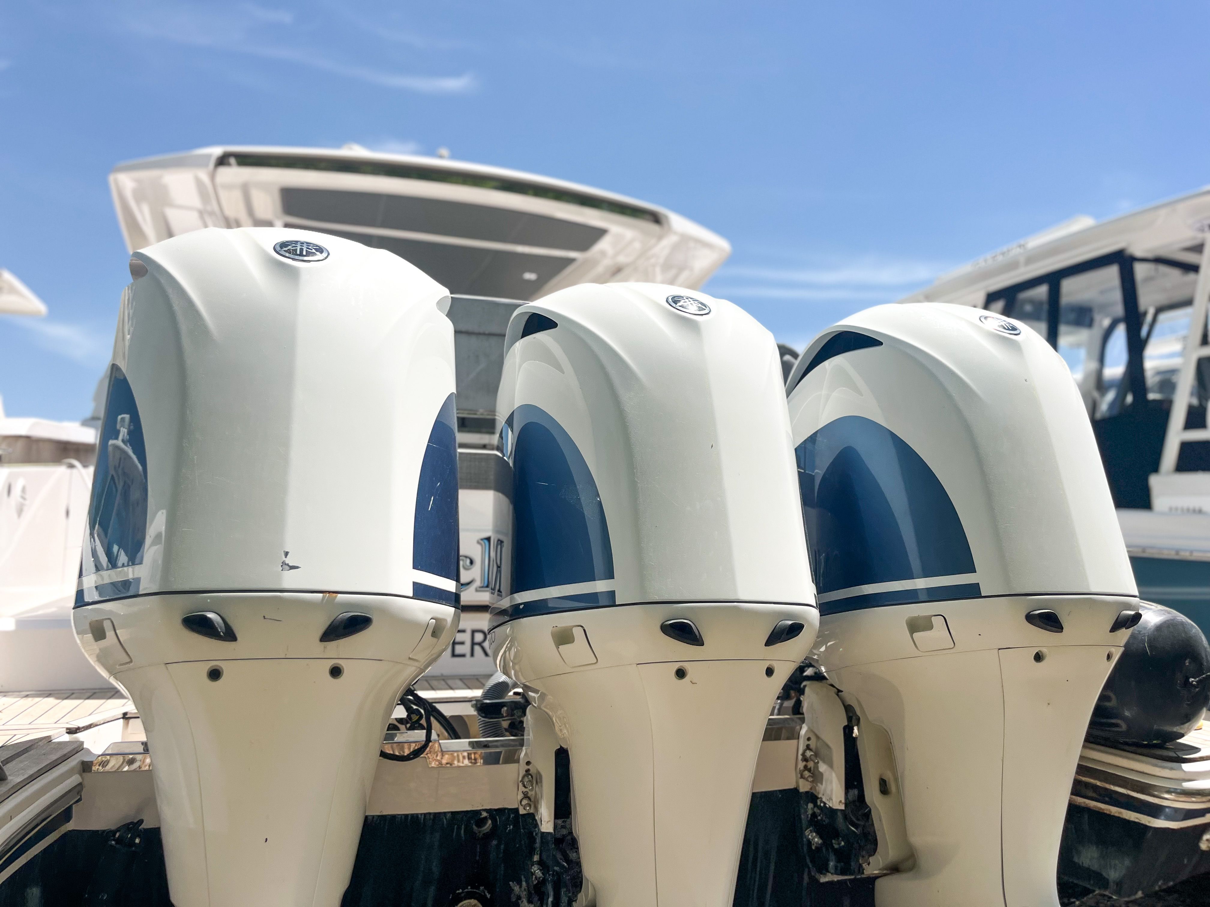 2019 TIARA YACHTS 38 LS - Image 2