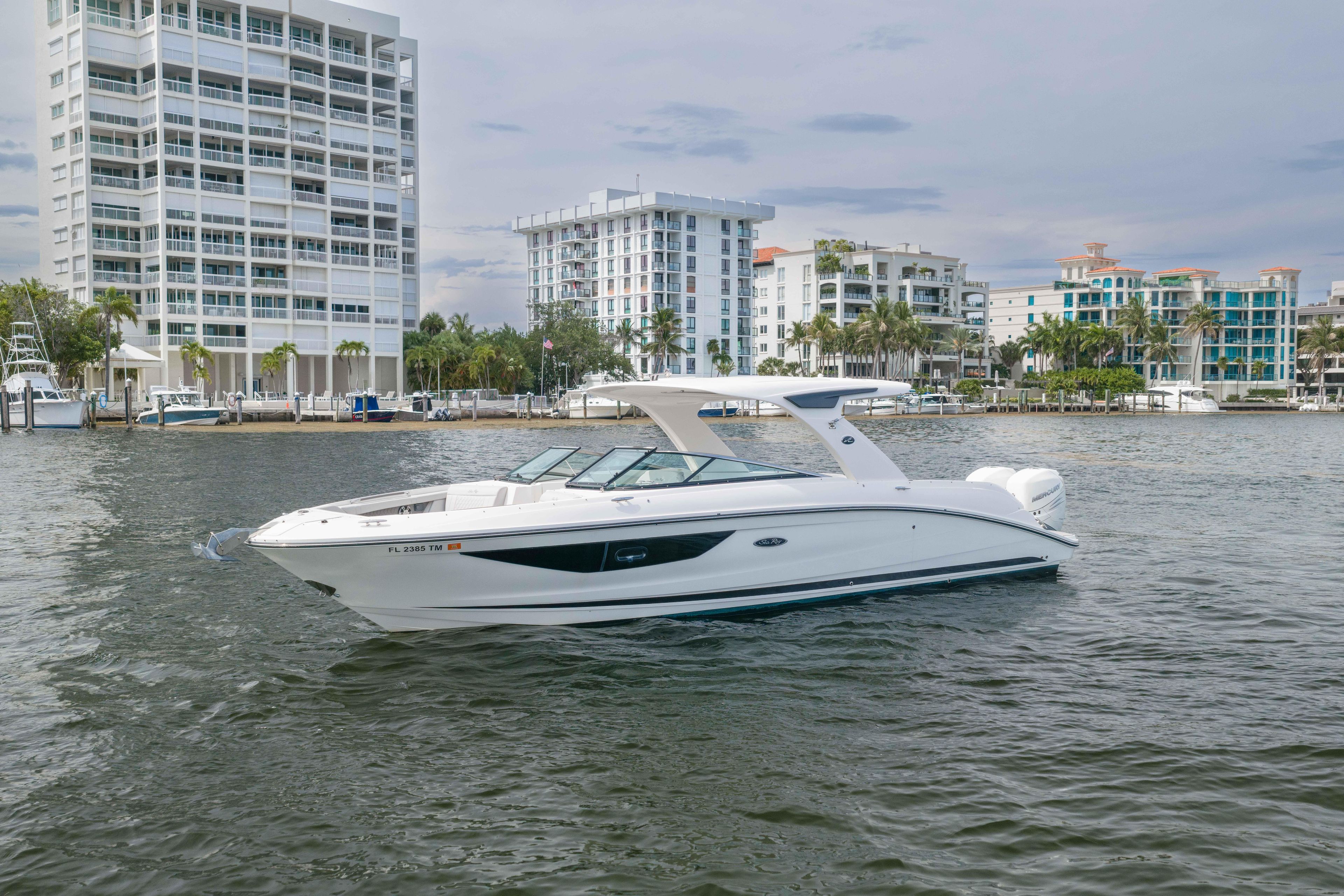2023 Sea Ray SLX 350 Outboard