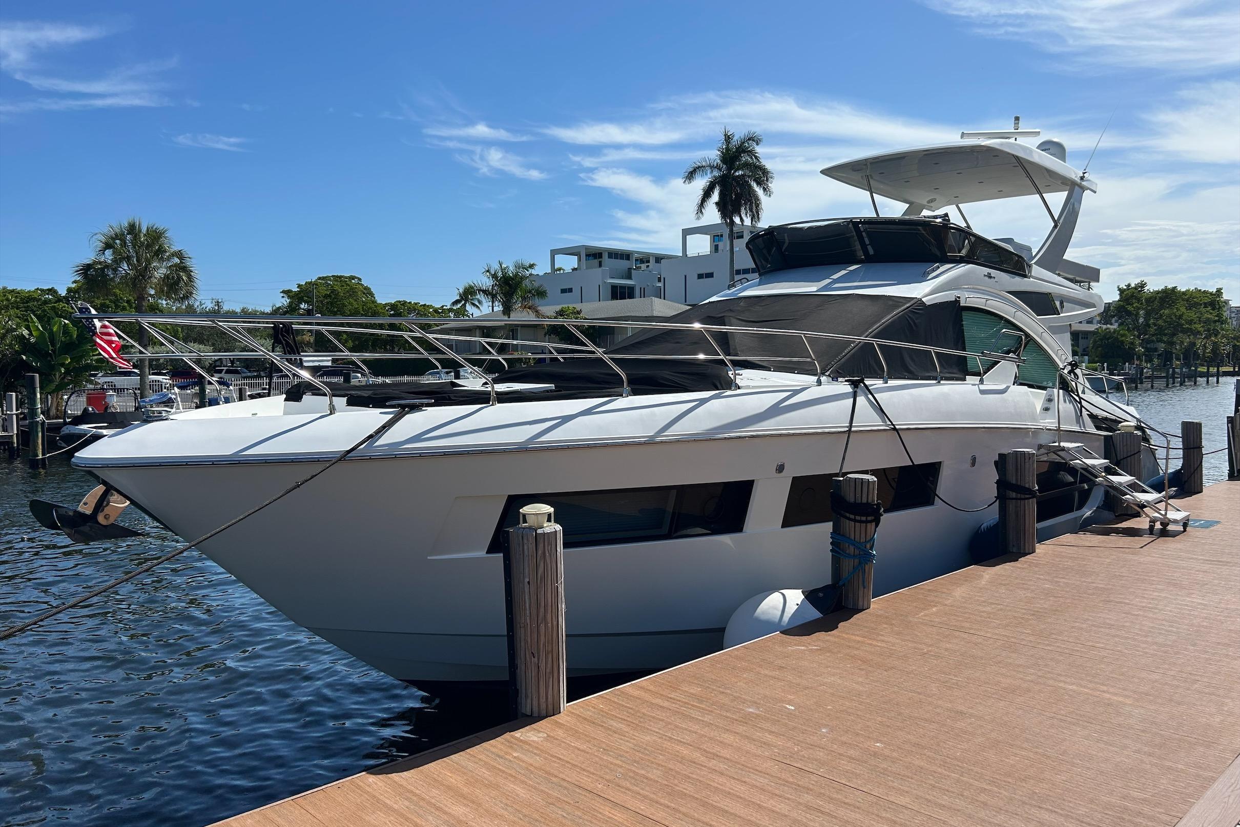 2017 Cruisers Yachts 60 Fly