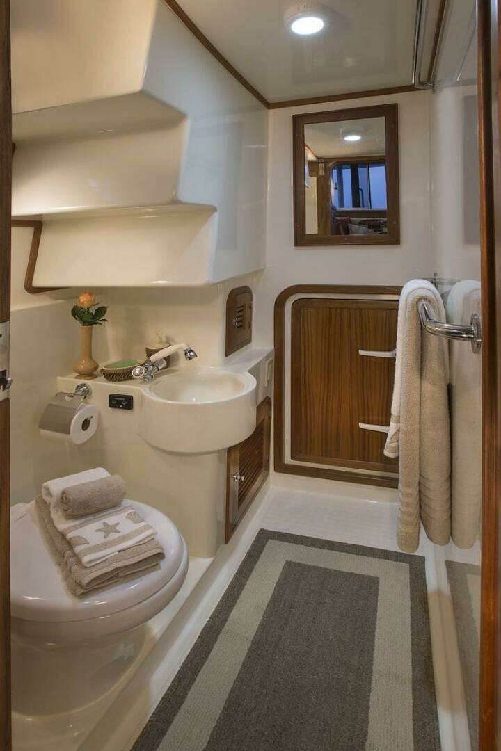 2026 Helmsman Trawlers 38E Pilothouse - Image 36