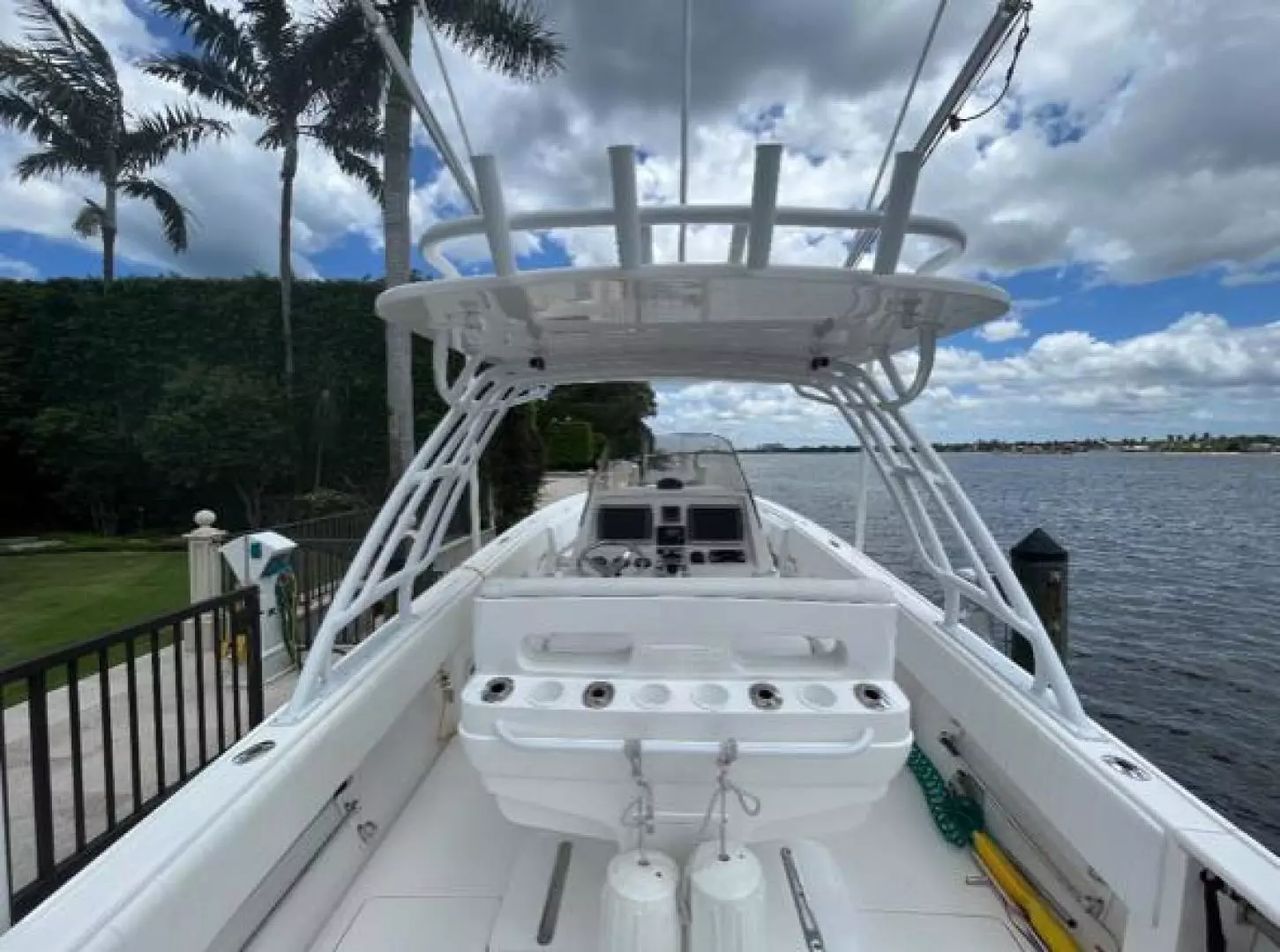 2012 Intrepid 327 - Image 10