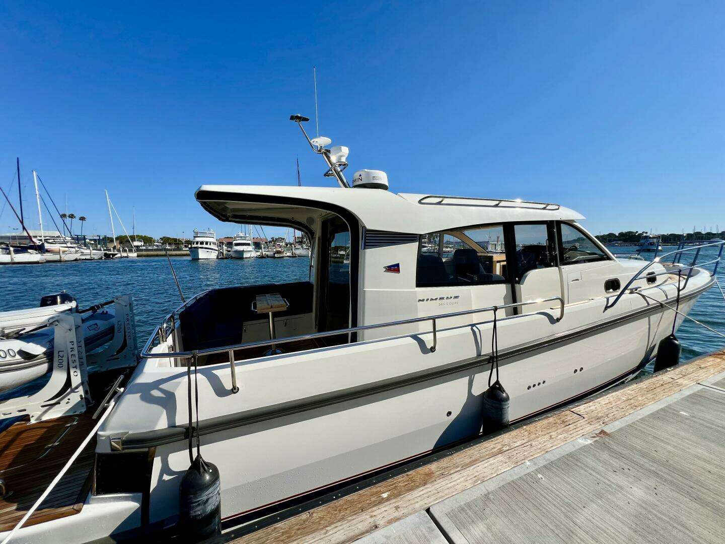 2018 Nimbus 365 Coupe - Image 11