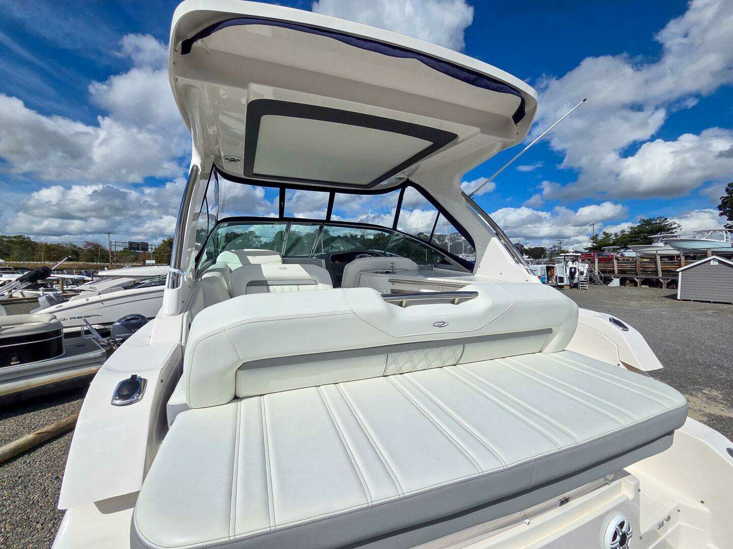 2026 Regal 33 XO - Image 14