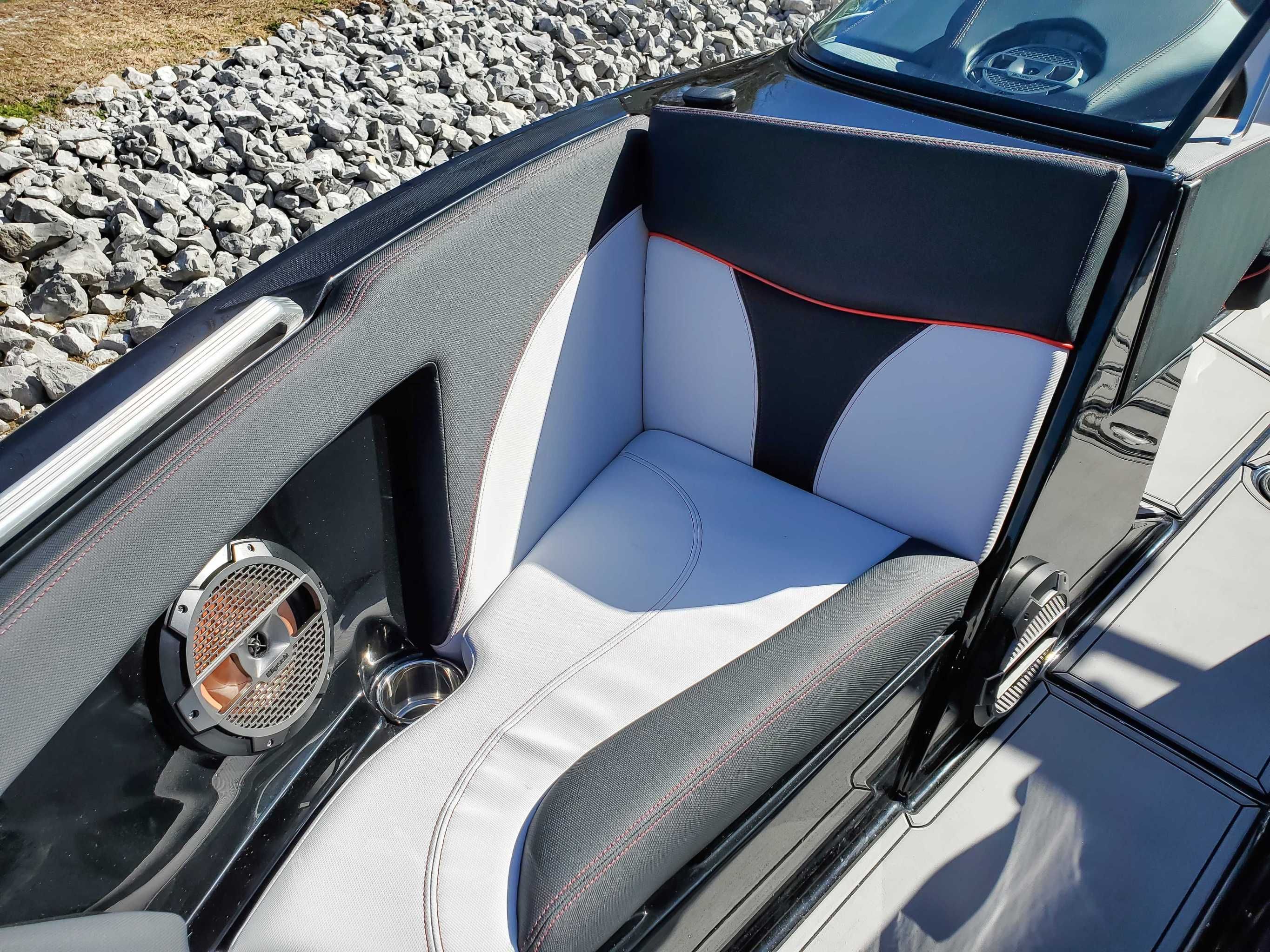 2021 MasterCraft XT25 - 14