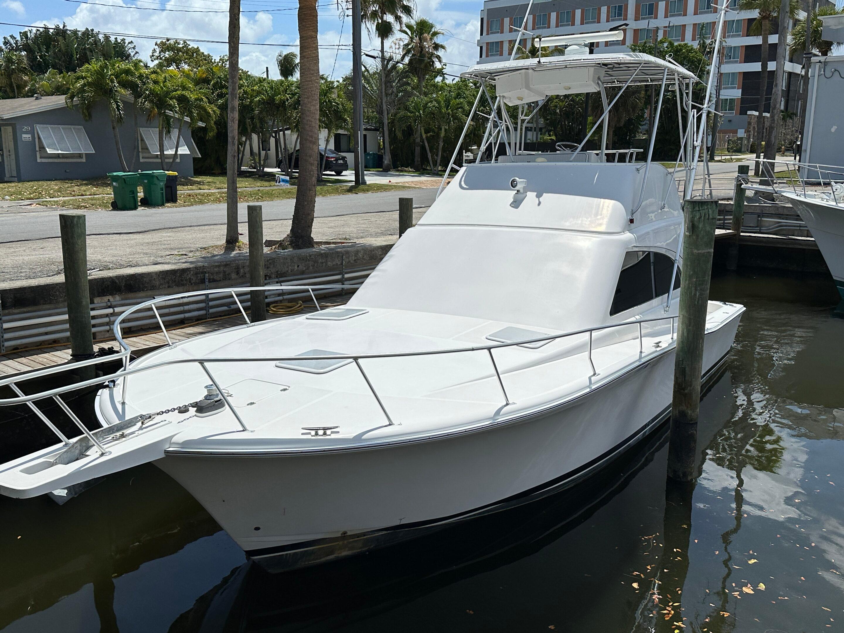 2003 Luhrs 40 Convertible