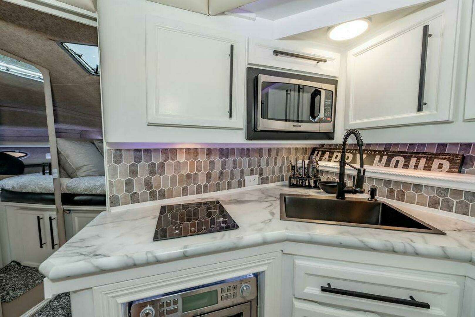 1991 Cruisers Yachts 3850 Aft Cabin - Image 18