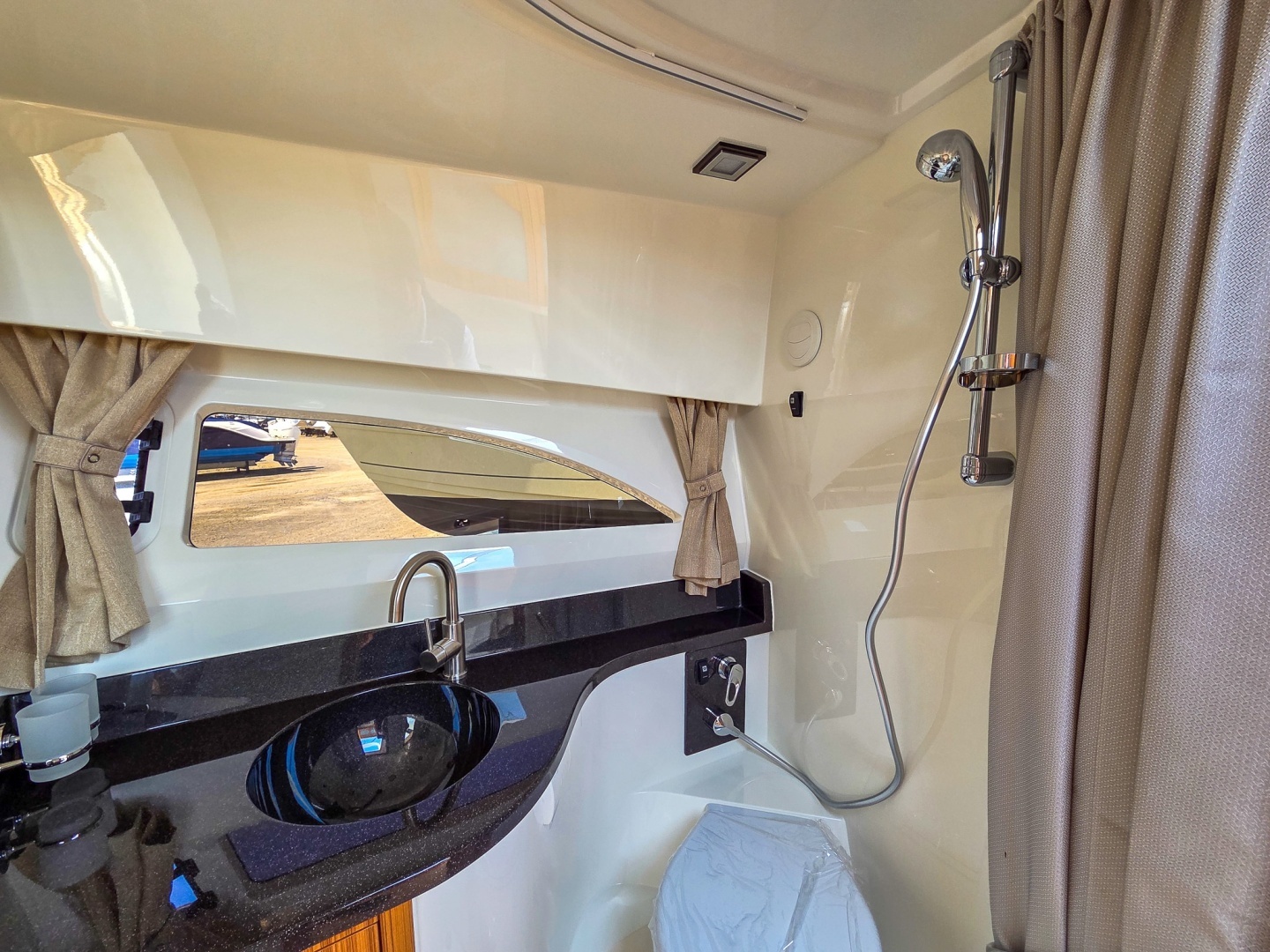 2026 Marex 310 Sun Cruiser - Image 32