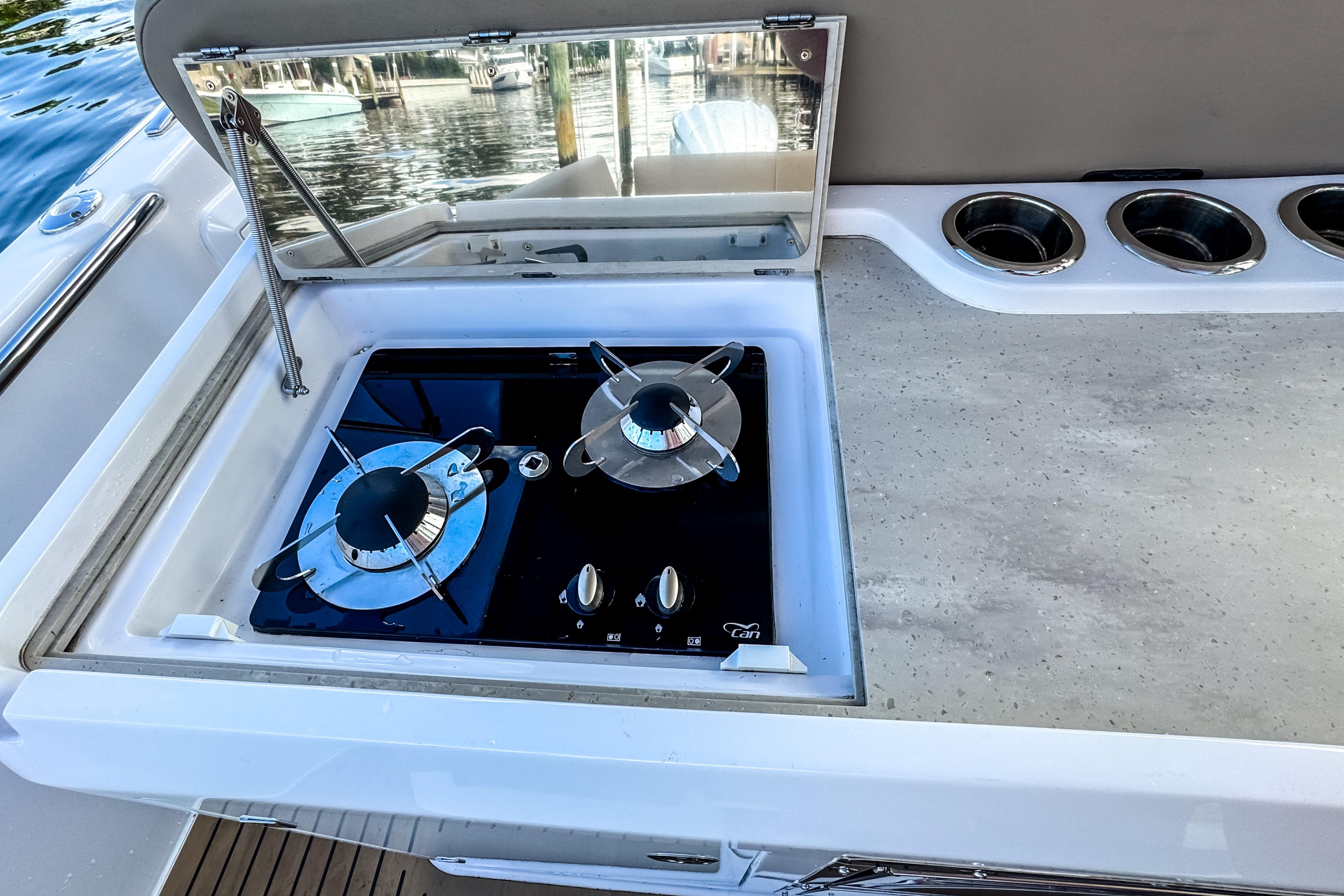 STERK 31 boat kitchen with gas stove, 2025 model.