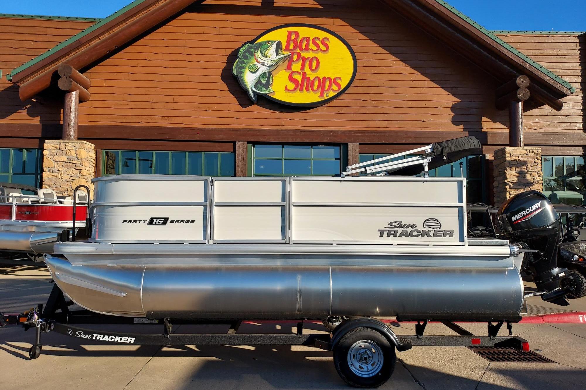2026 Sun Tracker Party Barge 16 DLX