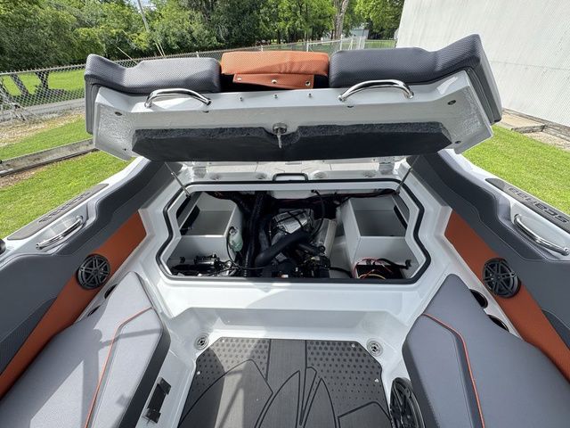 2027 Scarab 210 LX Wake - 32